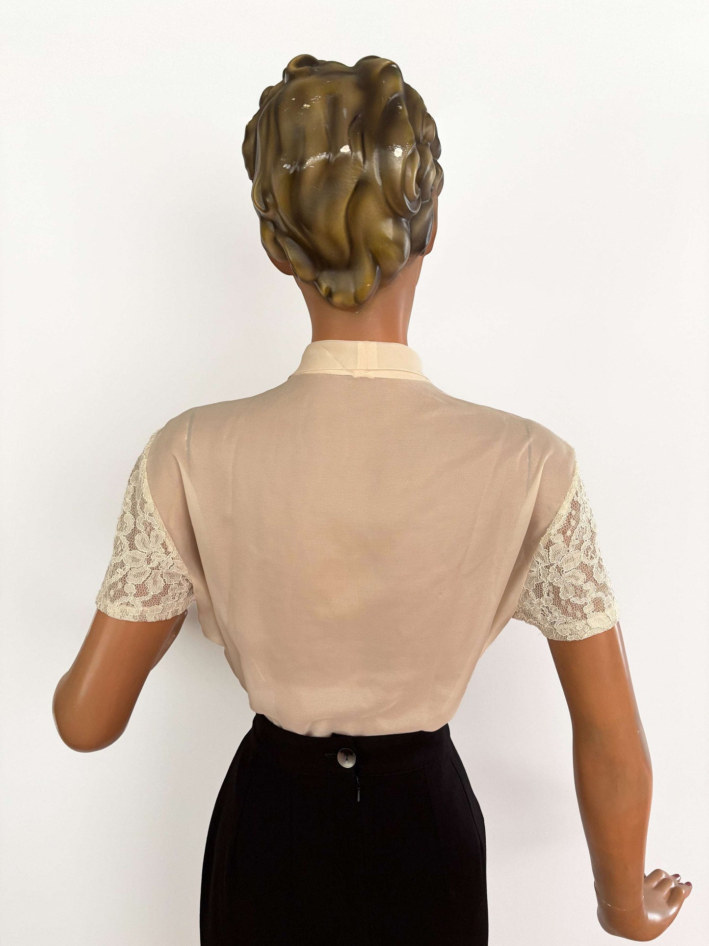 L | 1960s Cream Pussybow Blouse With Lace Front Lily Scarlet