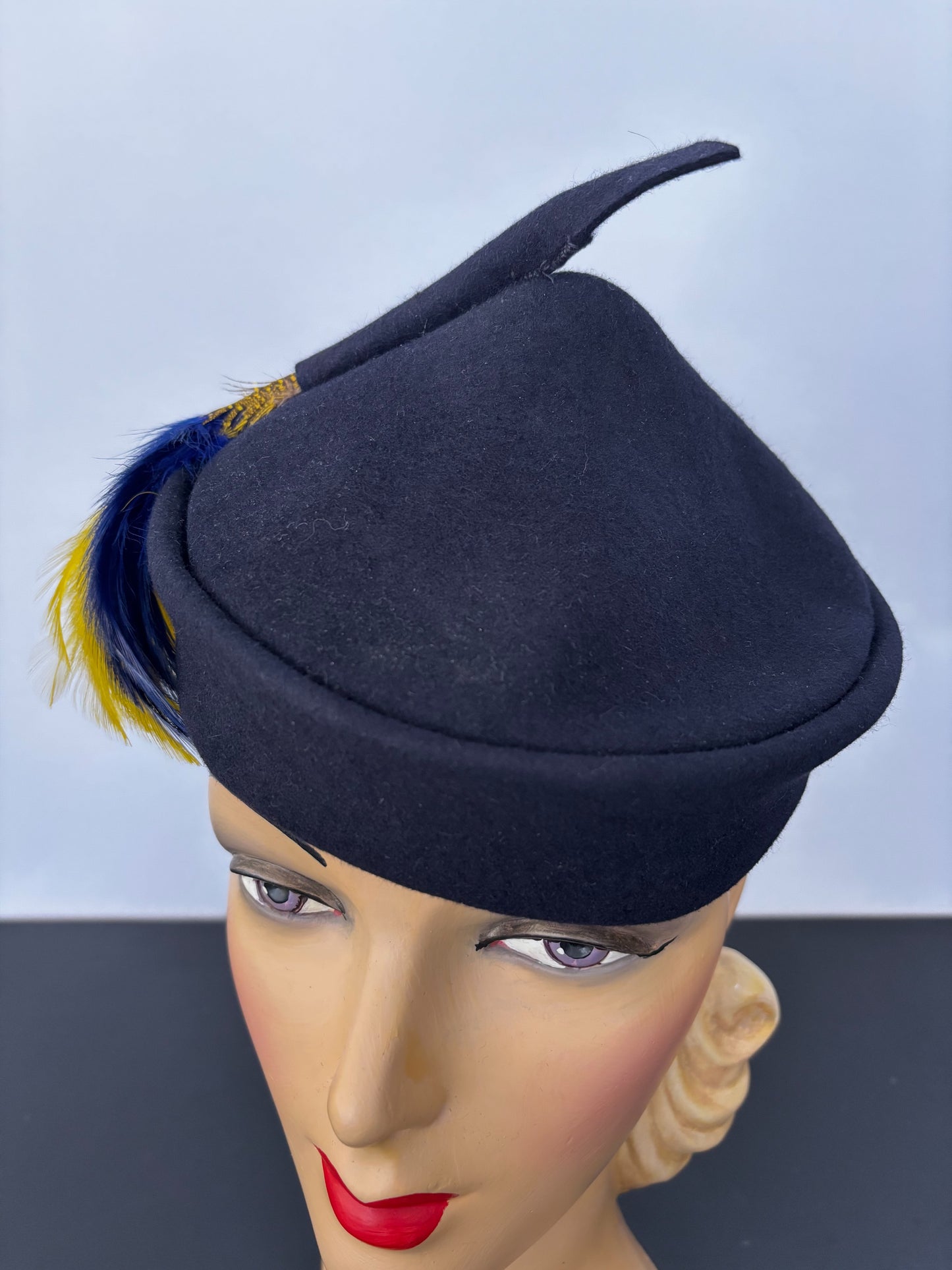1940s Saks 34th New York Dark Blue Tilt Hat w. Feather Detail