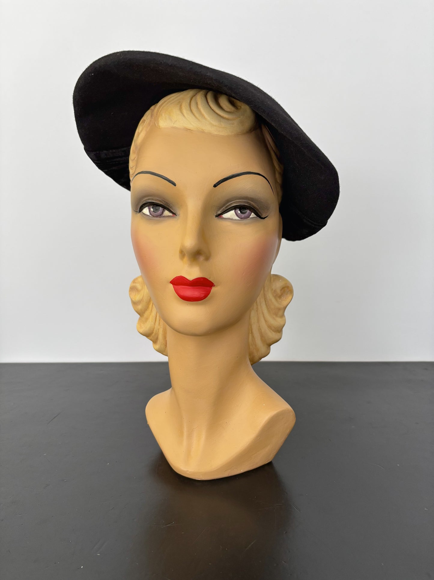 1940s Felt Hat With Velvet Bow Accents