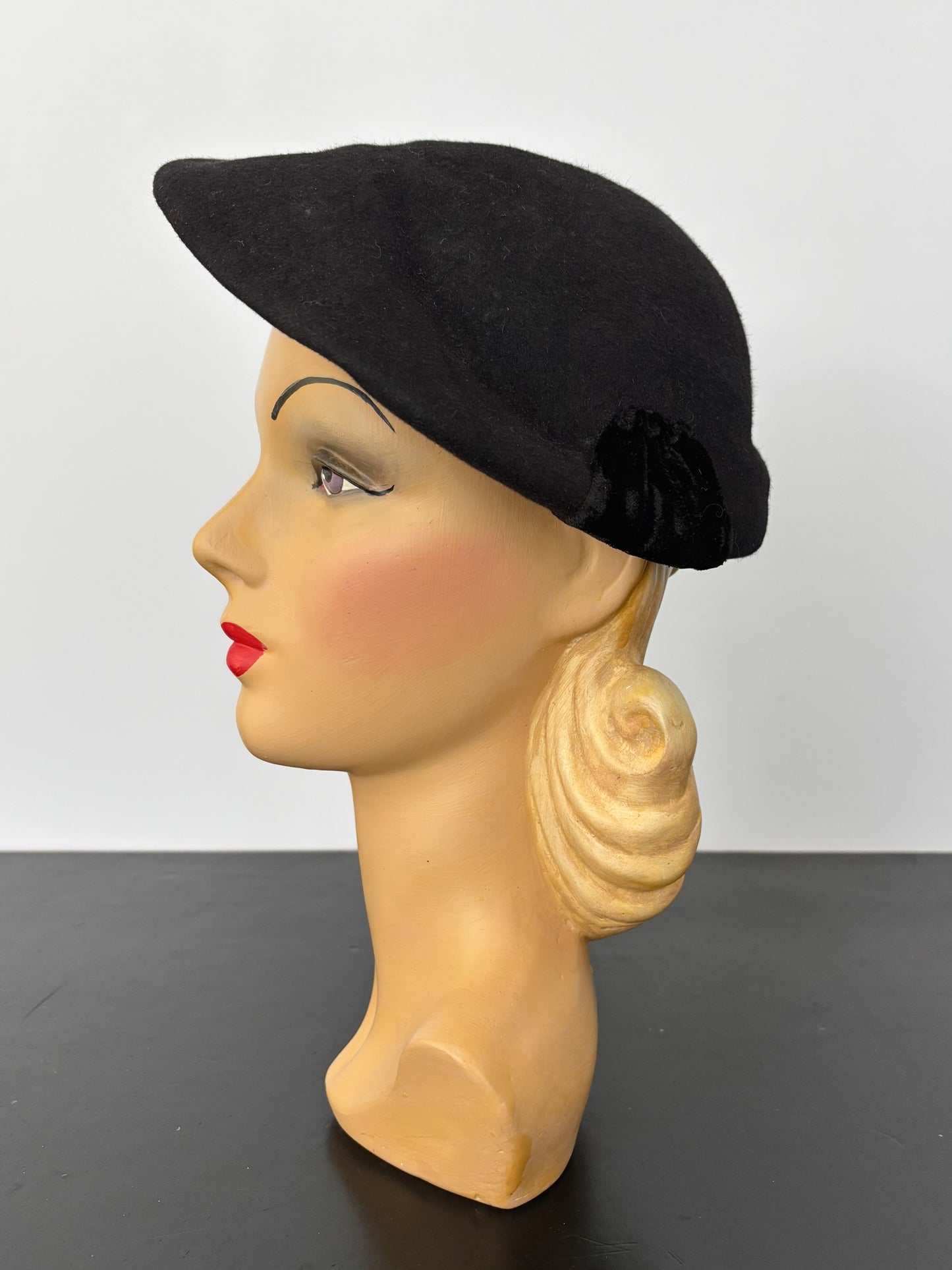 1940s Felt Hat With Velvet Bow Accents