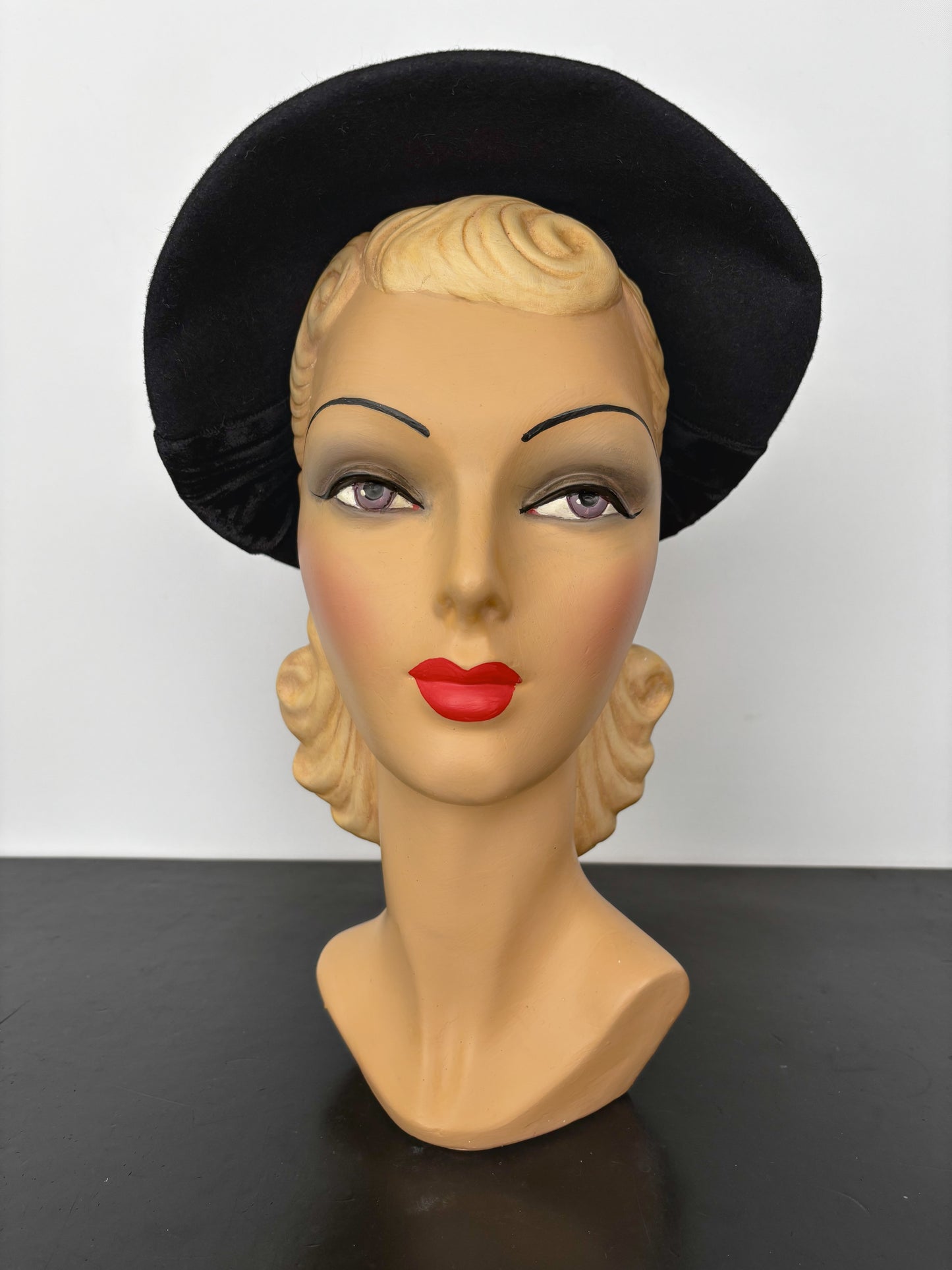 1940s Felt Hat With Velvet Bow Accents