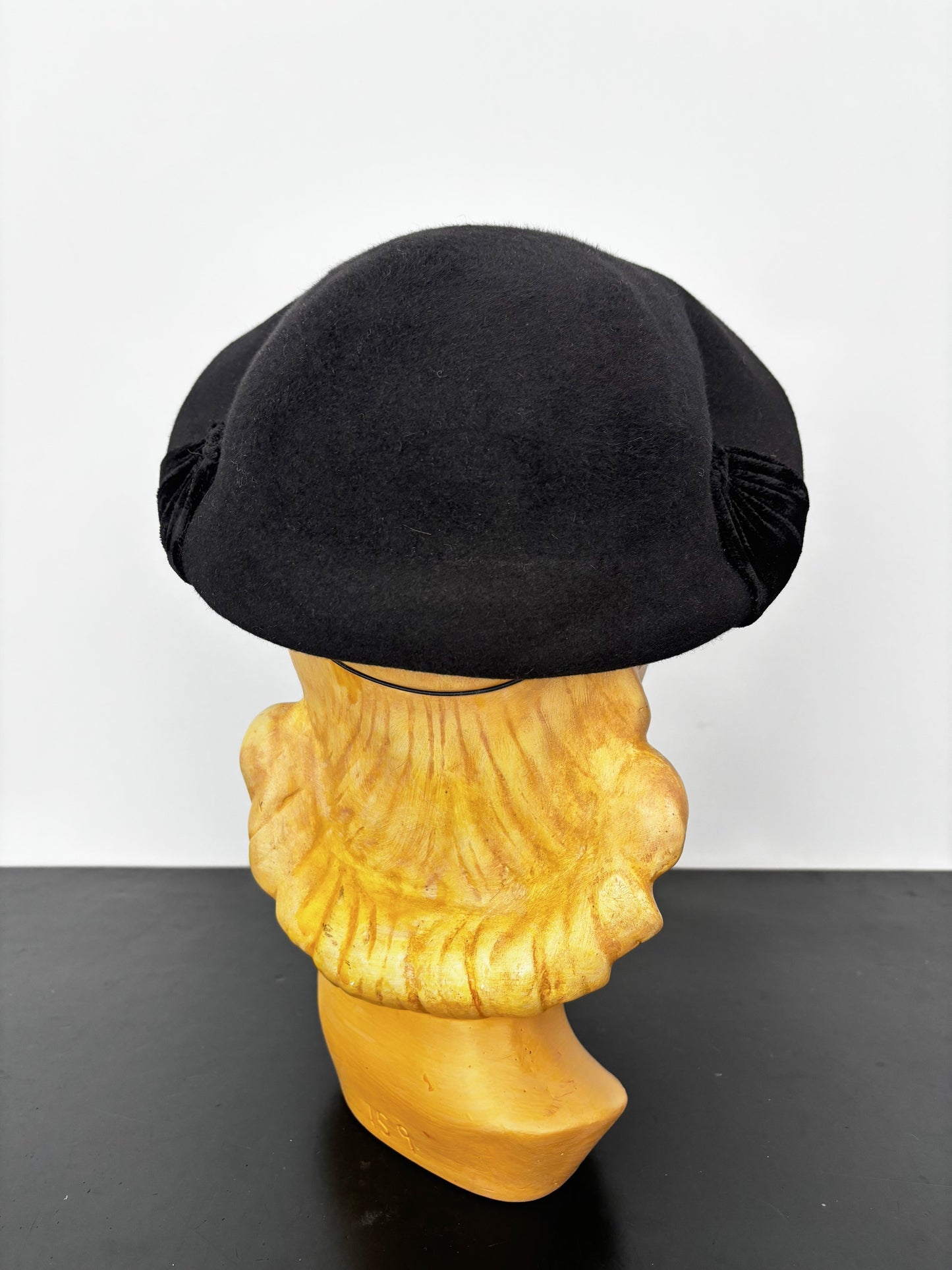 1940s Felt Hat With Velvet Bow Accents
