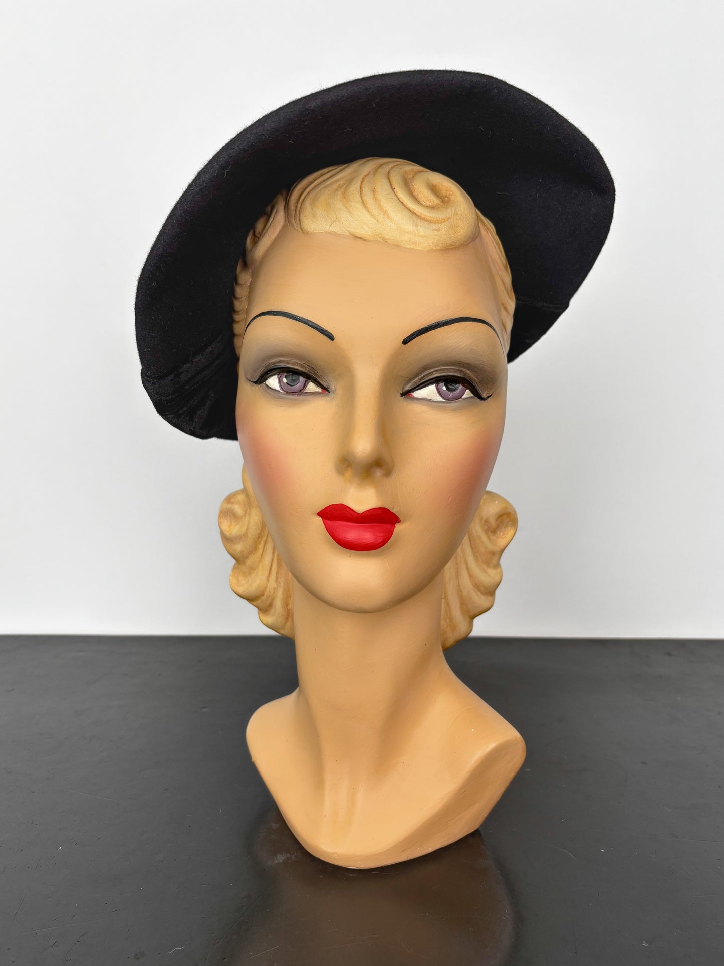 1940s Felt Hat With Velvet Bow Accents