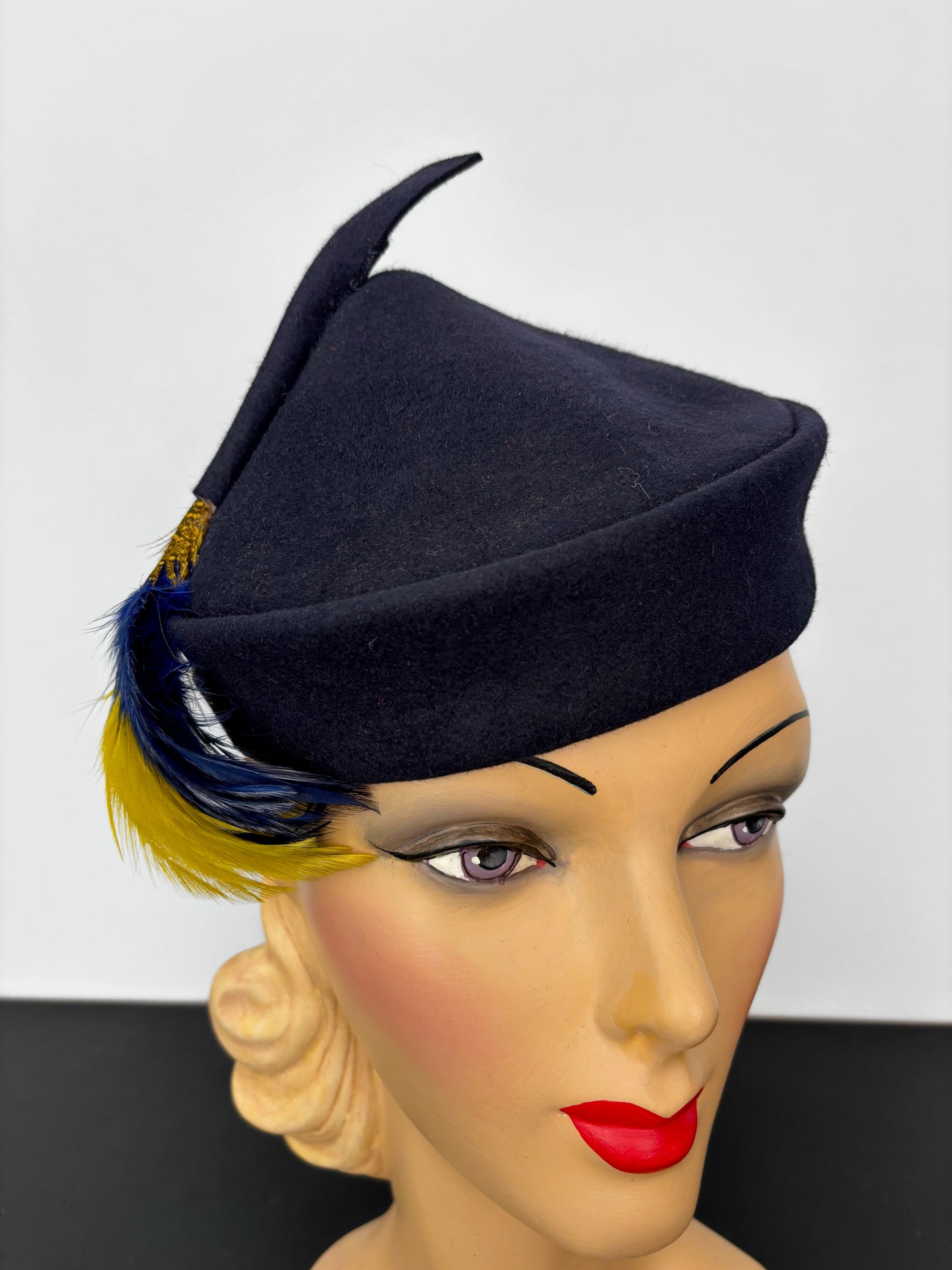 1940s Saks 34th New York Dark Blue Tilt Hat w. Feather Detail