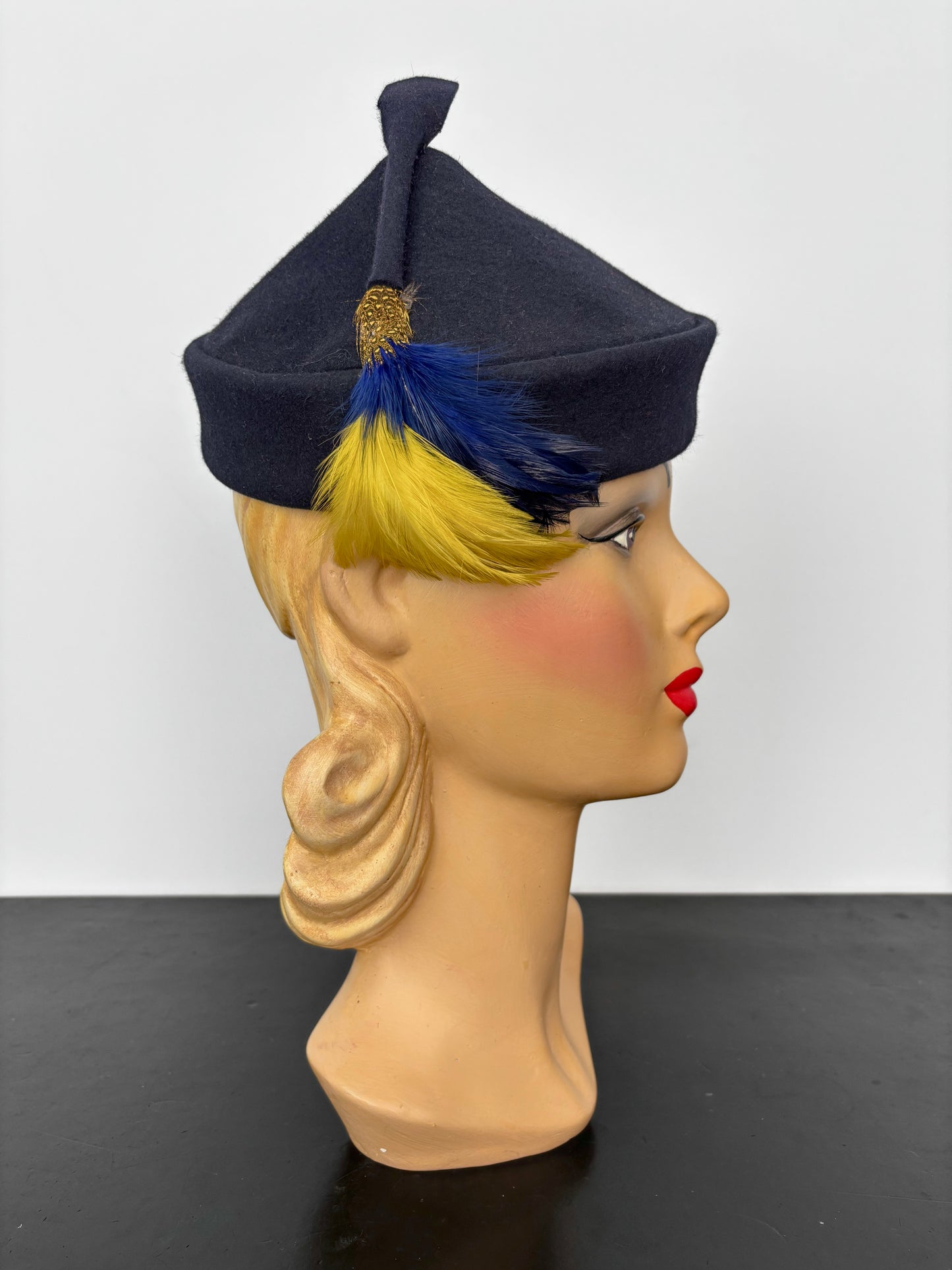 1940s Saks 34th New York Dark Blue Tilt Hat w. Feather Detail