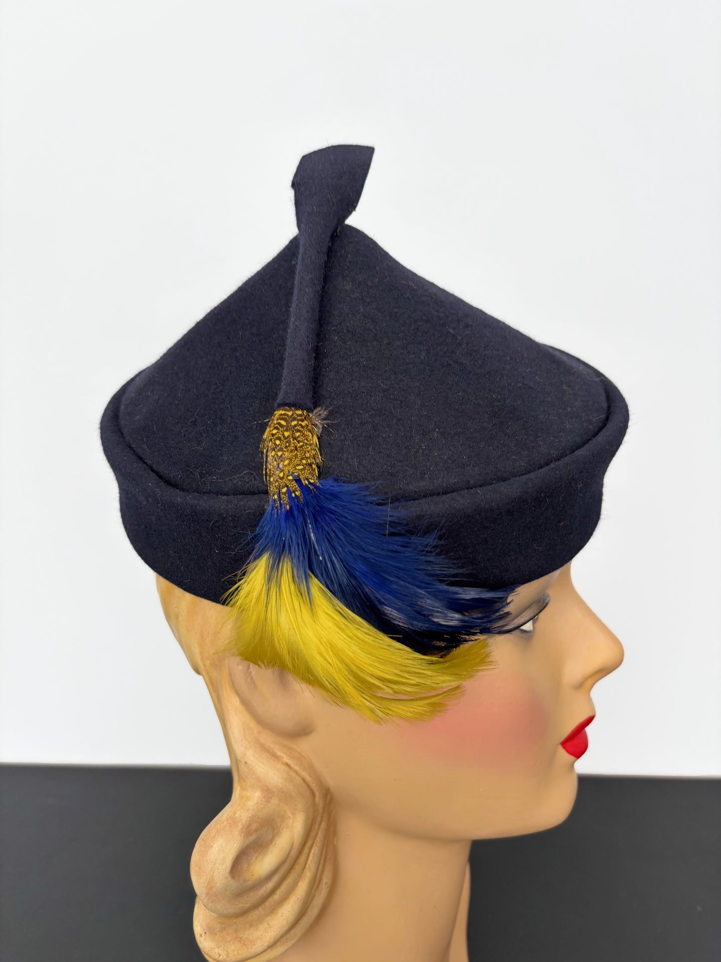 1940s Saks 34th New York Dark Blue Tilt Hat w. Feather Detail