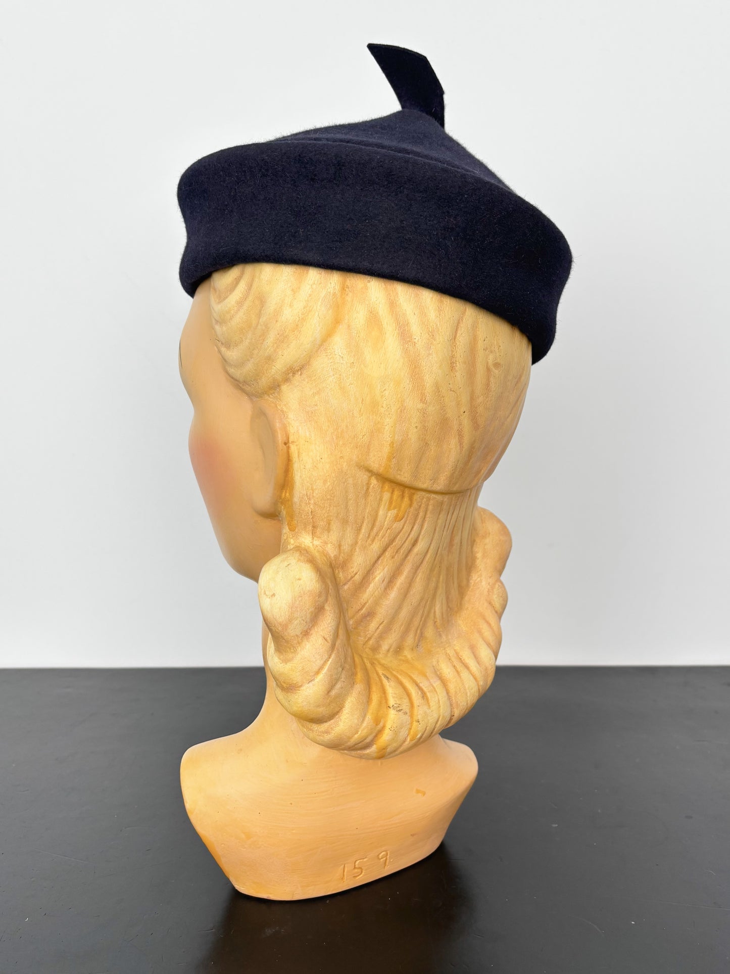 1940s Saks 34th New York Dark Blue Tilt Hat w. Feather Detail