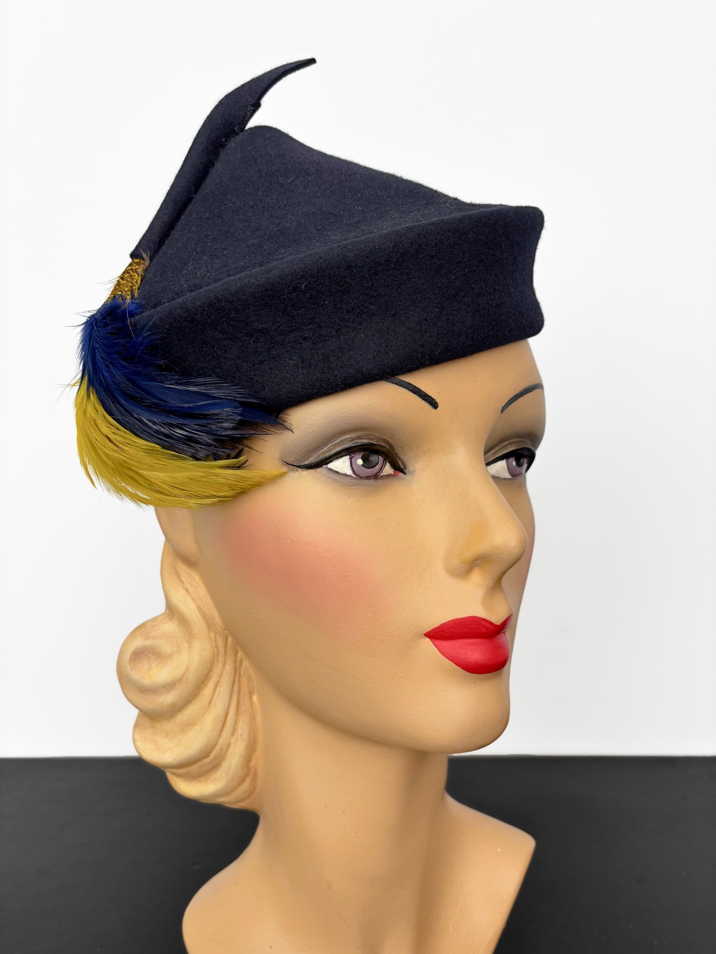 1940s Saks 34th New York Dark Blue Tilt Hat w. Feather Detail