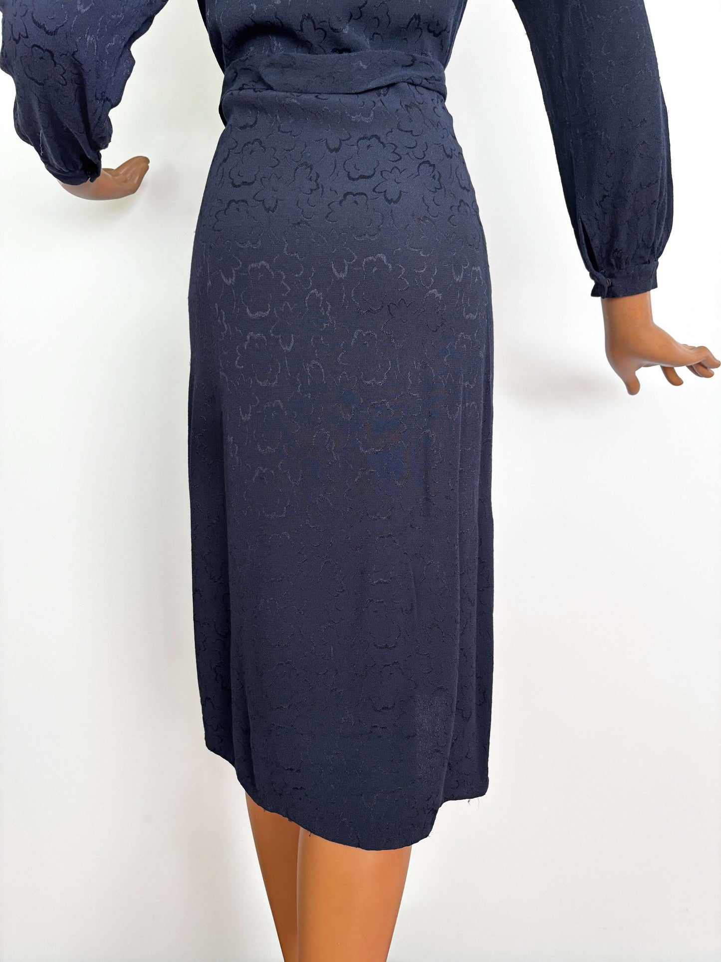 L | 1940s Navy Crepe Dress With Floral Motif Lily Scarlet