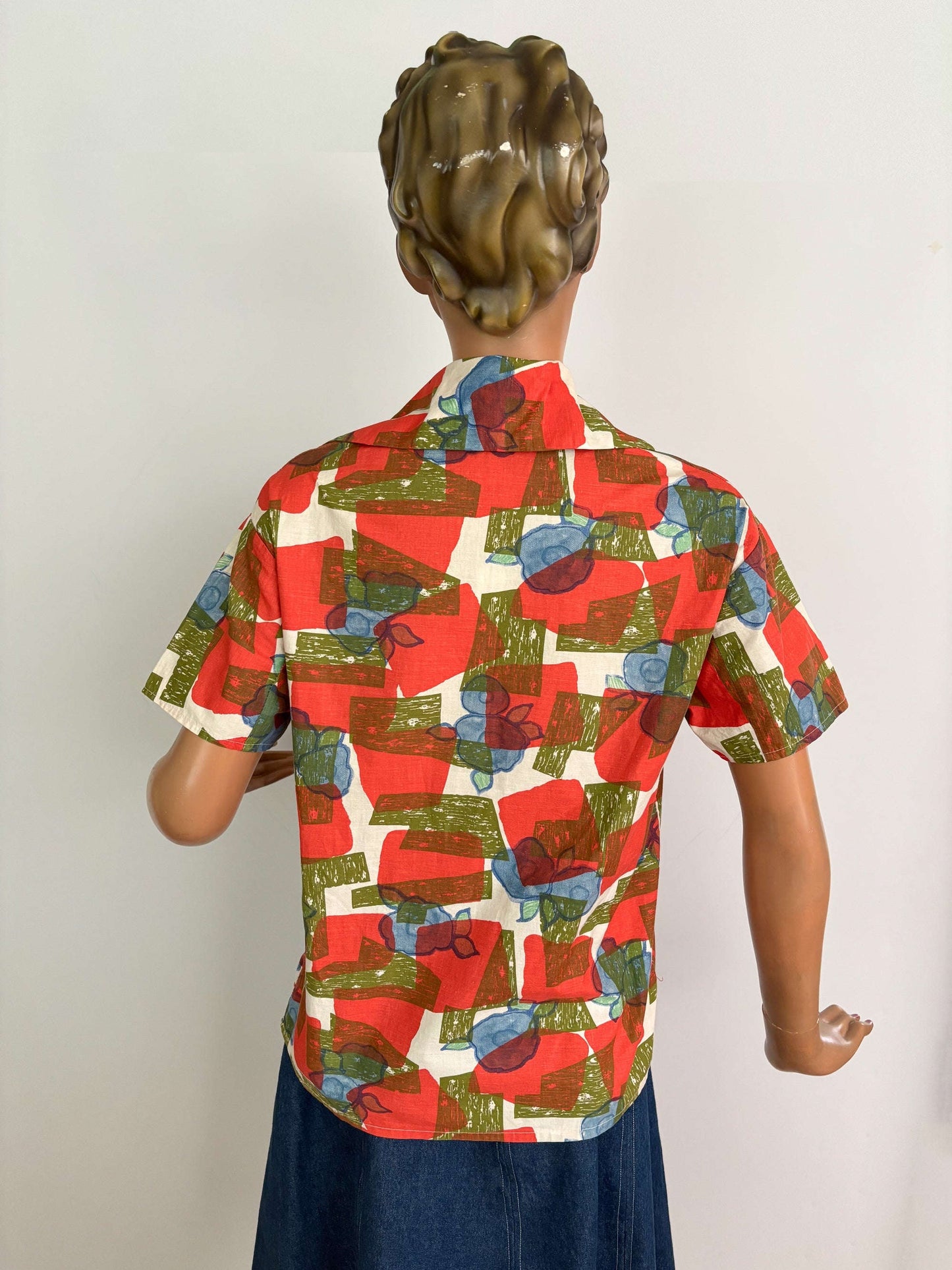 L/XL | 1950s/60s Cotton Poplin Blouse With Abstract Floral Print Lily Scarlet