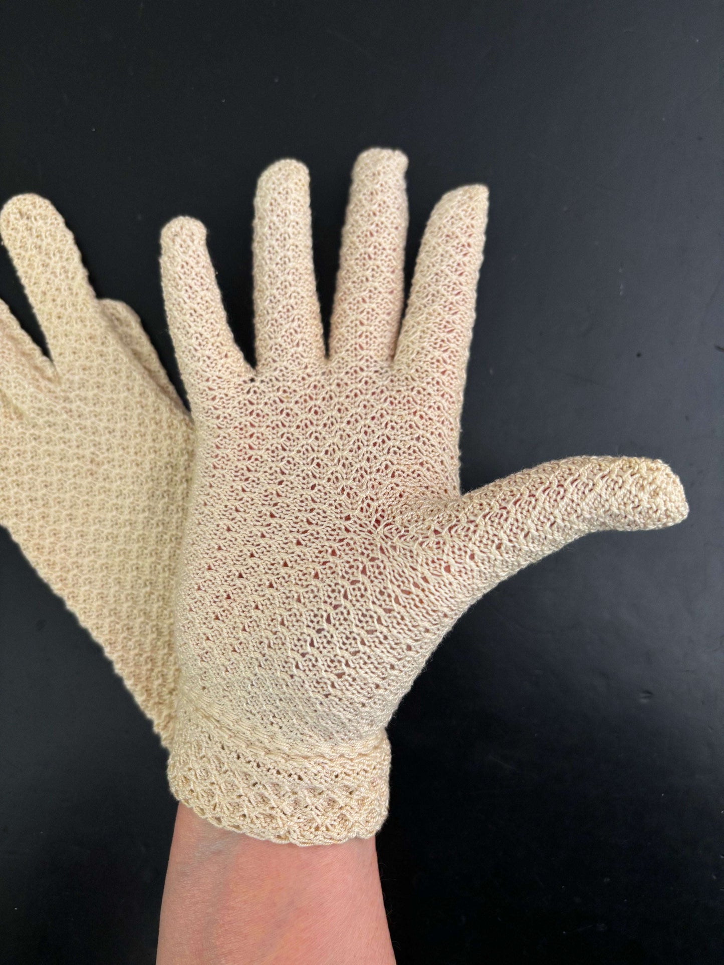 1950s Deadstock Cream Crocheted Gloves | Size 6 Lily Scarlet