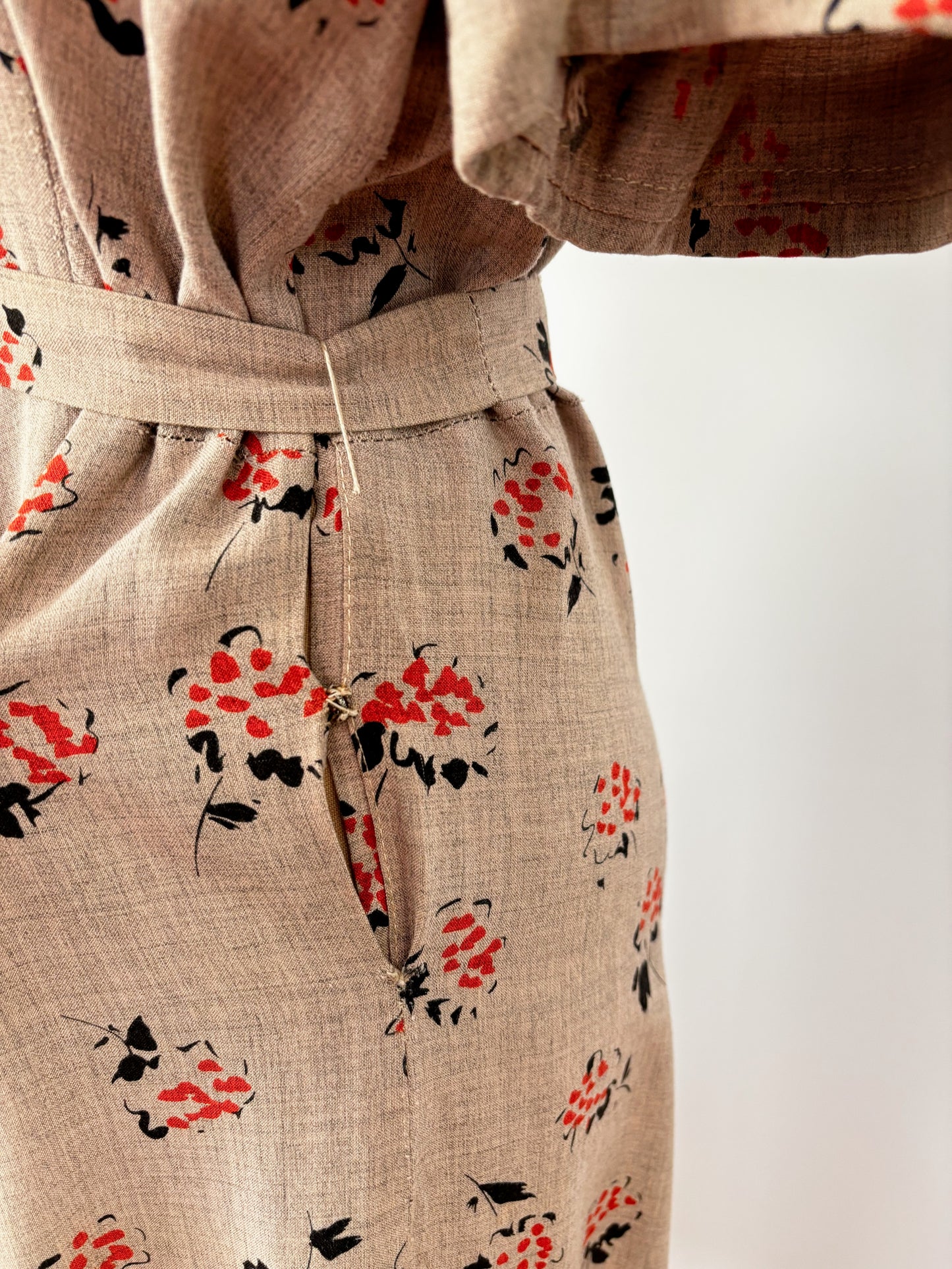 XL | 1940s Rayon Day Dress With Floral Print