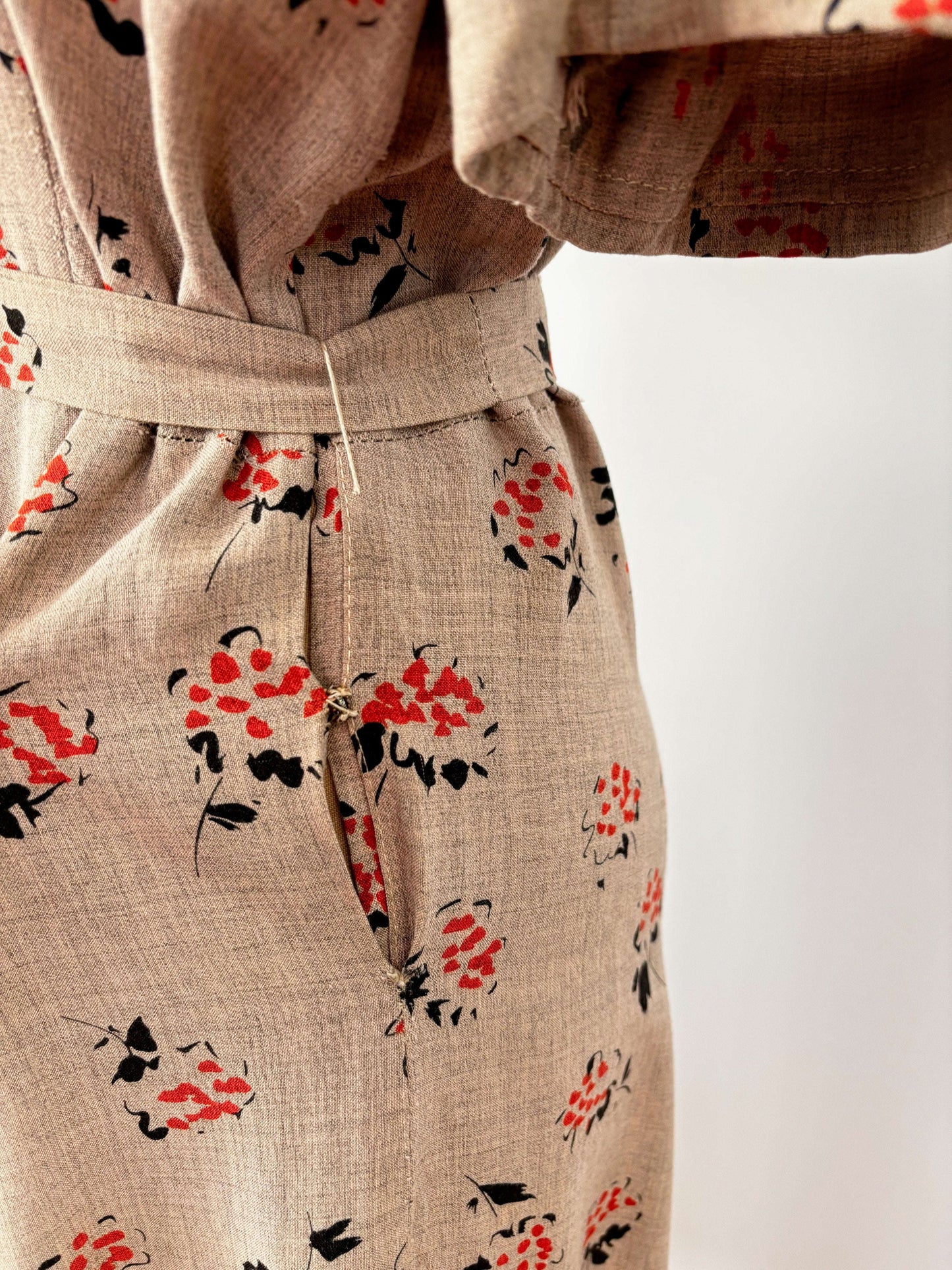 XL | 1940s Rayon Day Dress With Floral Print Lily Scarlet