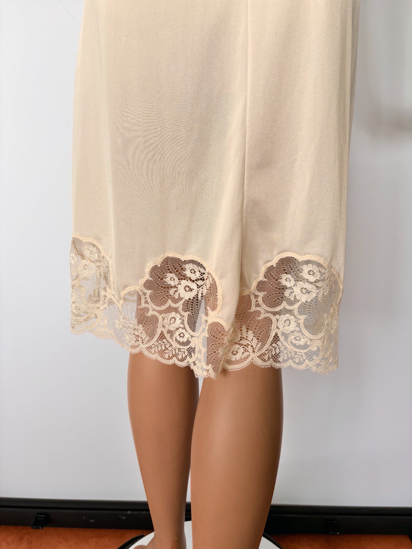 M/L | Vintage 1950s/60s Lace Cup Slip Dress