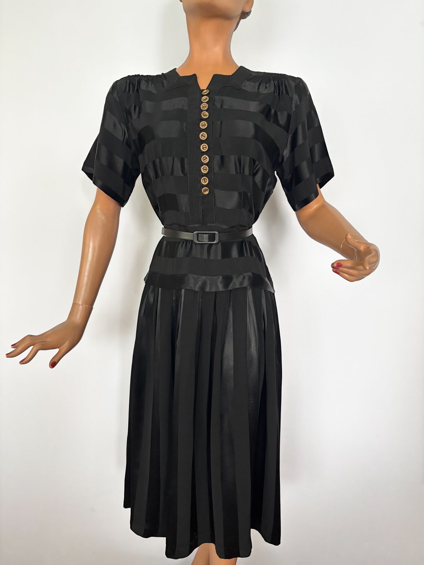 XL | 1940s/50s Black Satin Panel Dress Form Fit New York