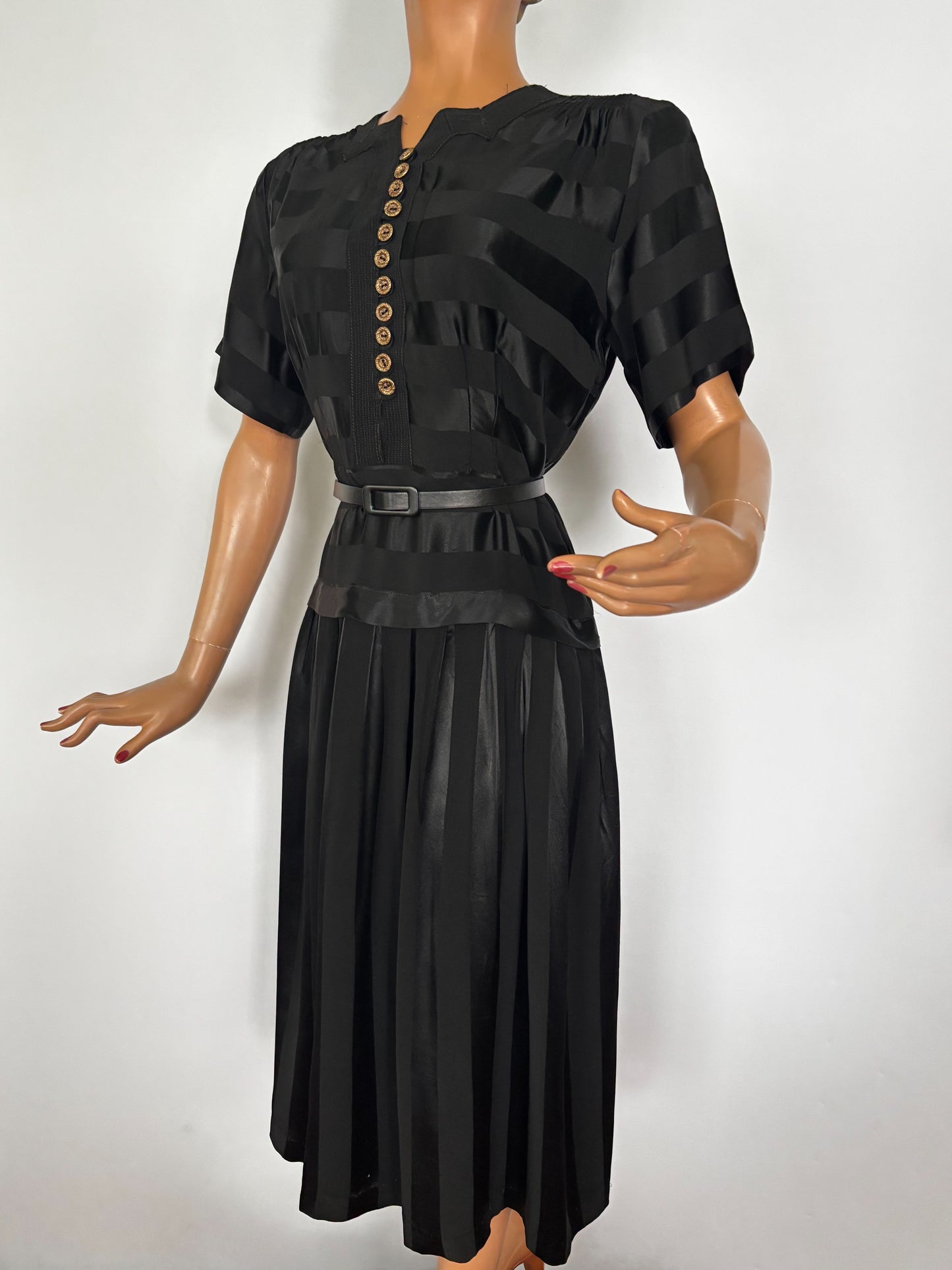 XL | 1940s/50s Black Satin Panel Dress Form Fit New York