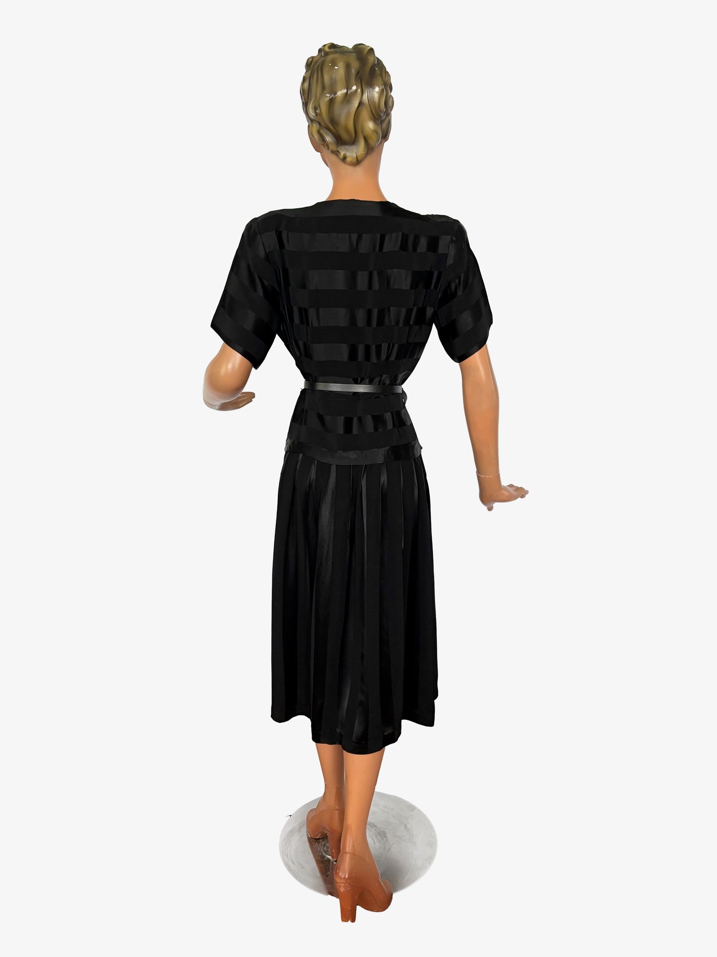 XL | 1940s/50s Black Satin Panel Dress Form Fit New York