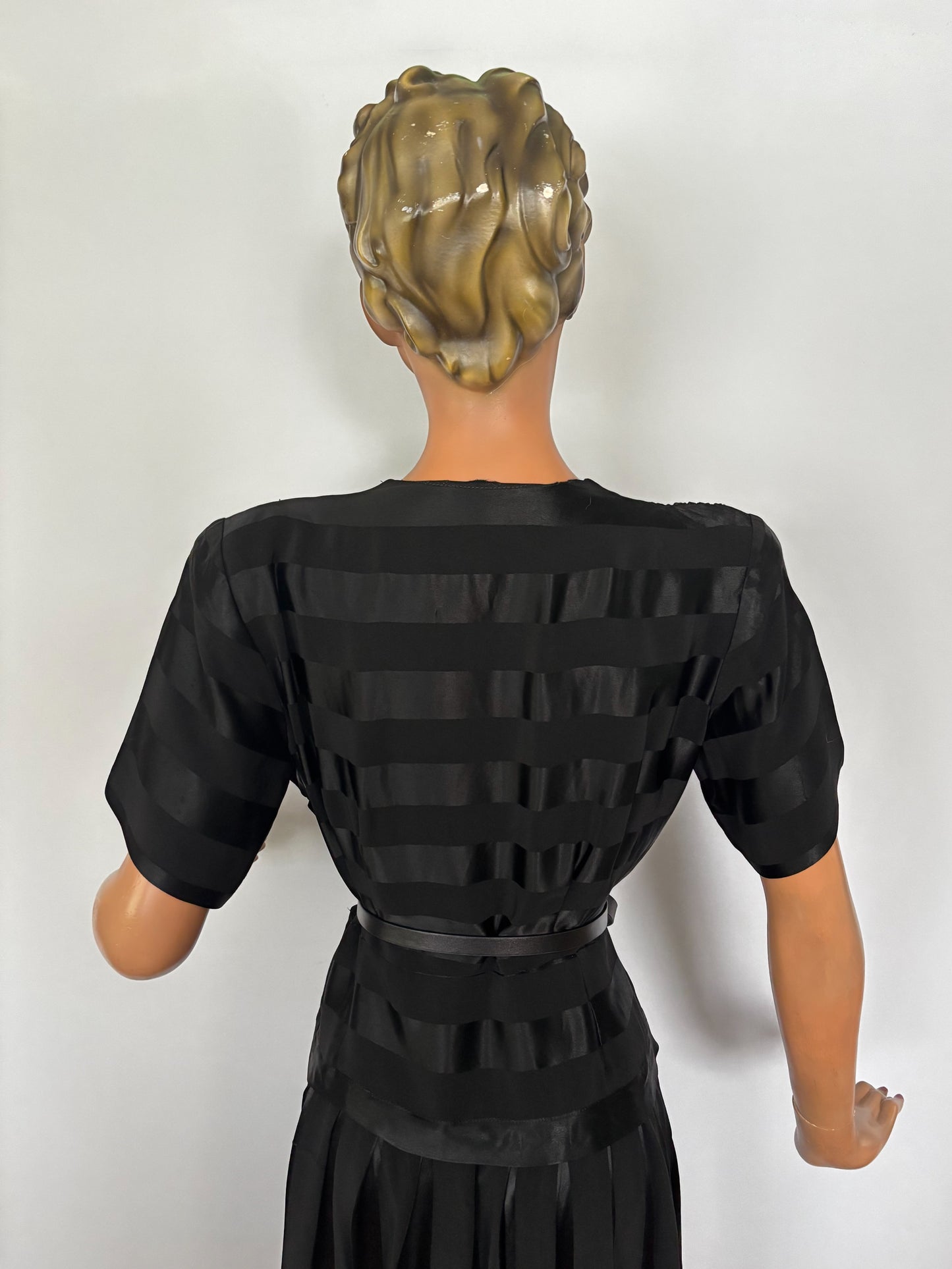 XL | 1940s/50s Black Satin Panel Dress Form Fit New York