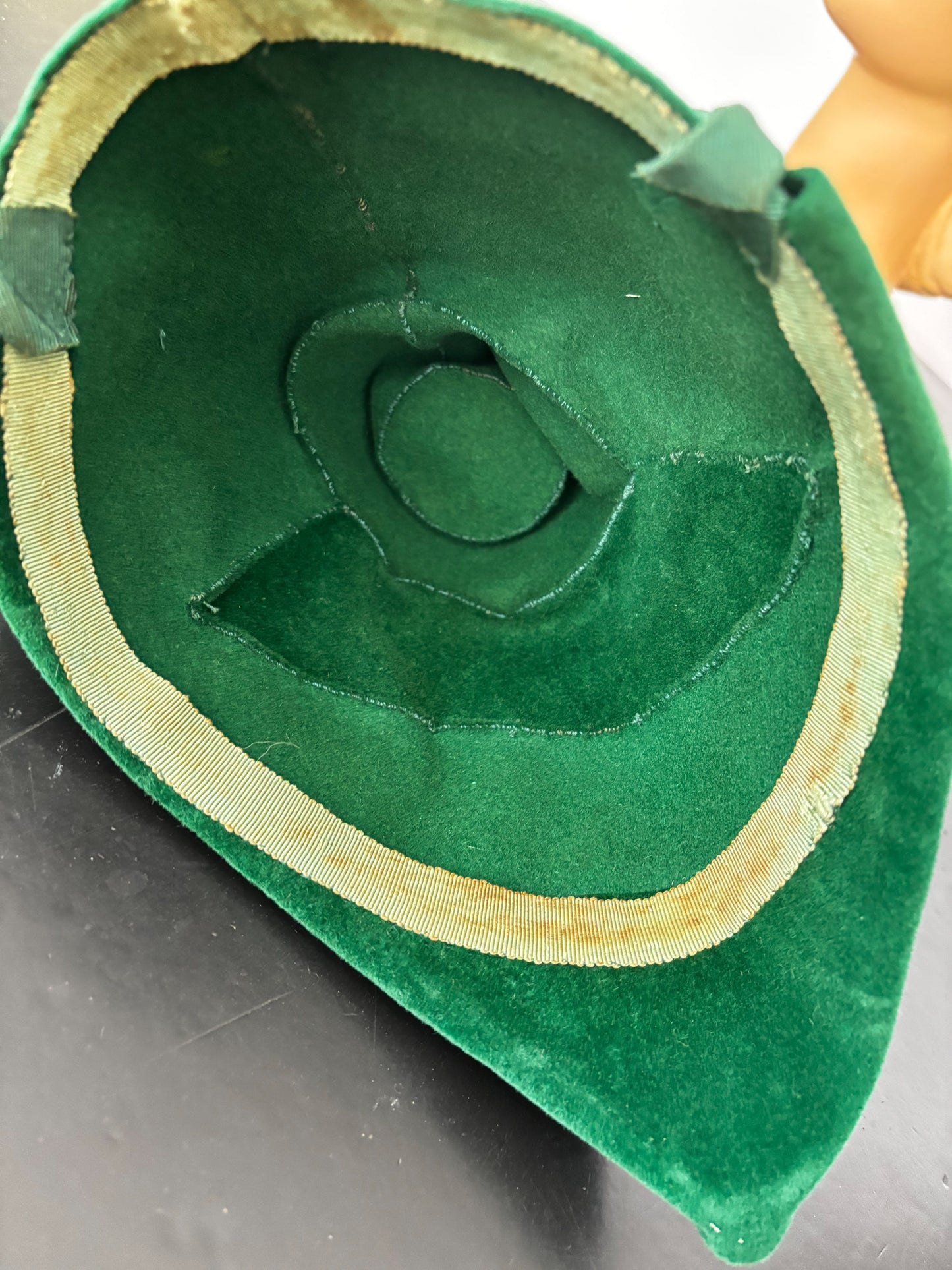 1940s Green Wool Felt Robin Hood Tilt Hat