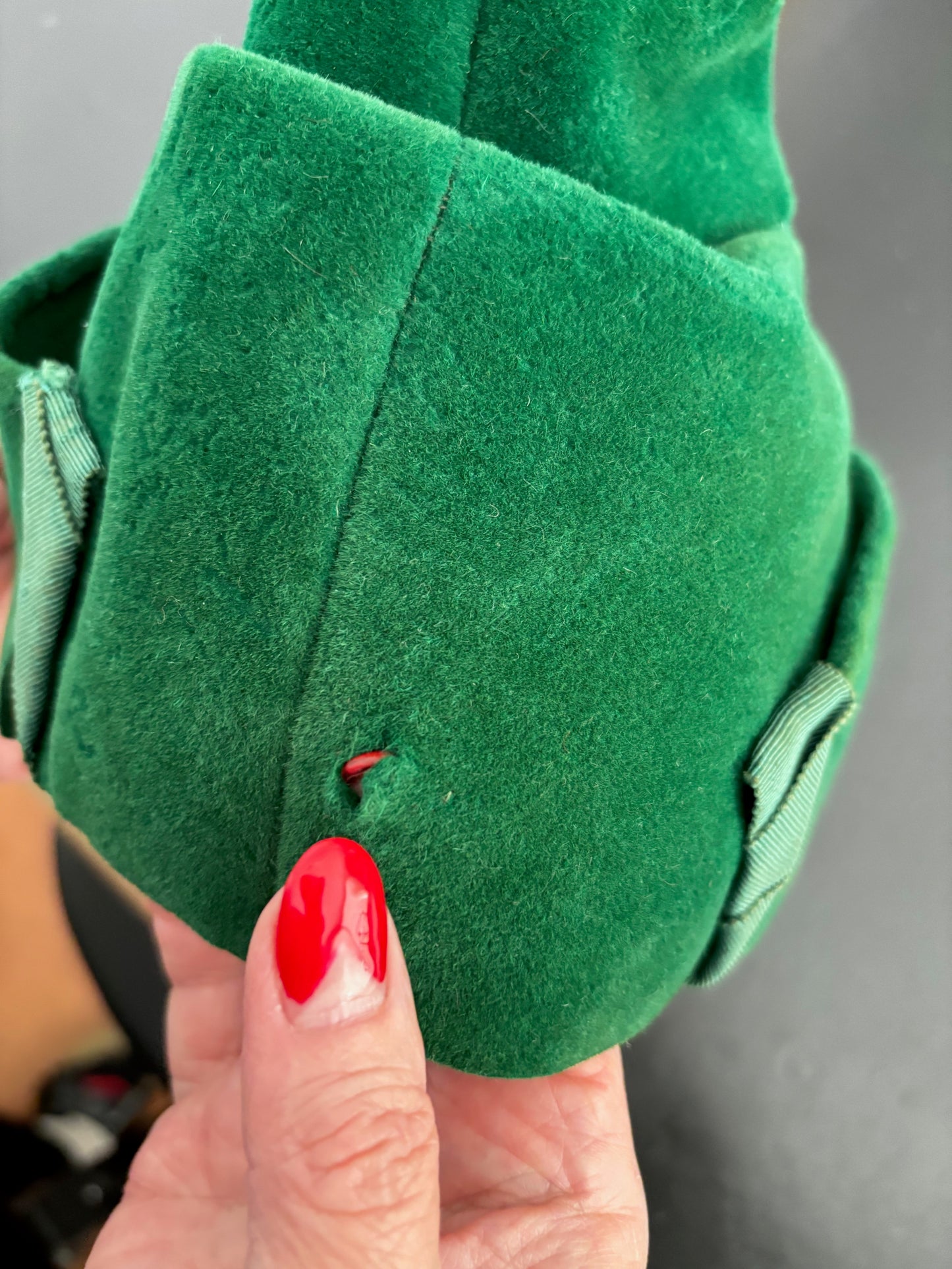 1940s Green Wool Felt Robin Hood Tilt Hat