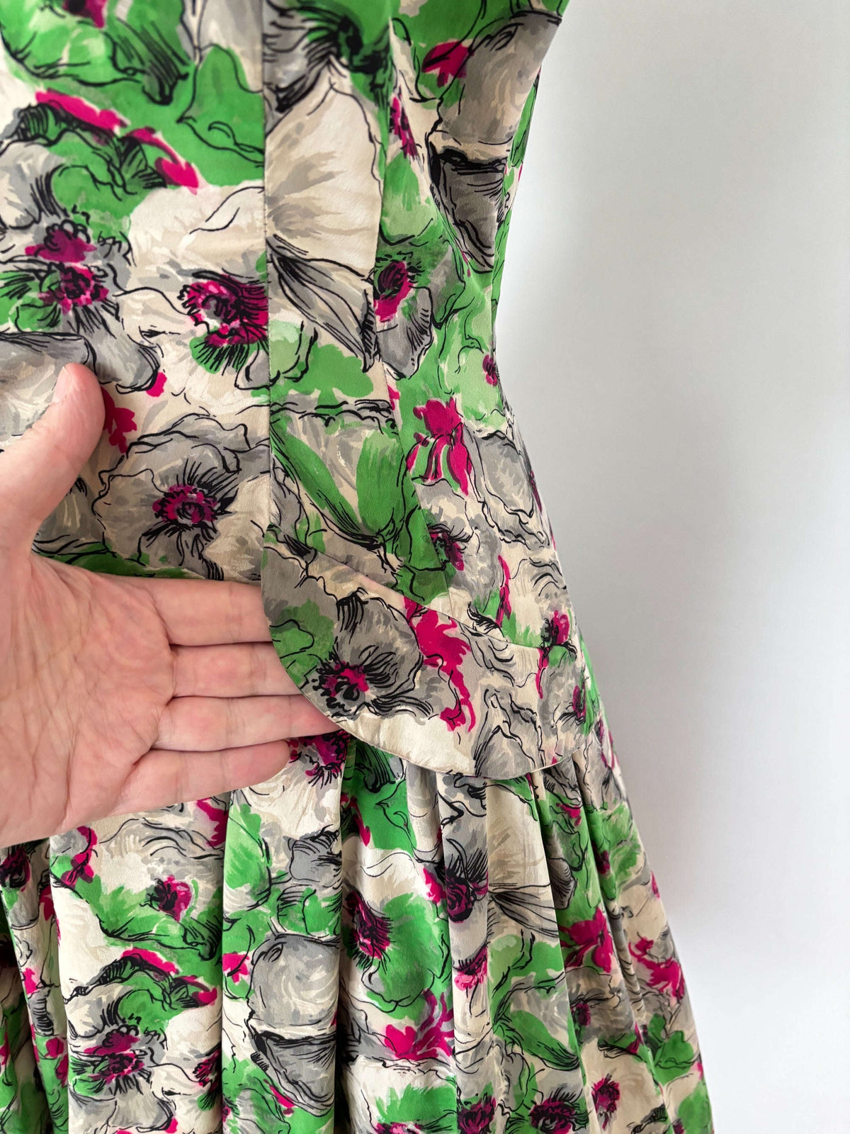 M | 1950s Silk Floral Dress Lily Scarlet