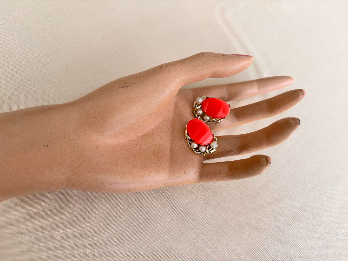 1950s/60s Star Brand Thermoset Screw-back Earrings Lily Scarlet