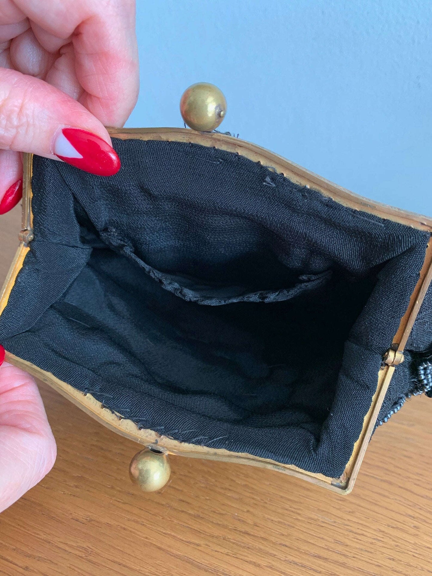 Vintage 1930s/1940s Beaded and Sequined Purse with Brass Frame – Floral Decoration Lily Scarlet