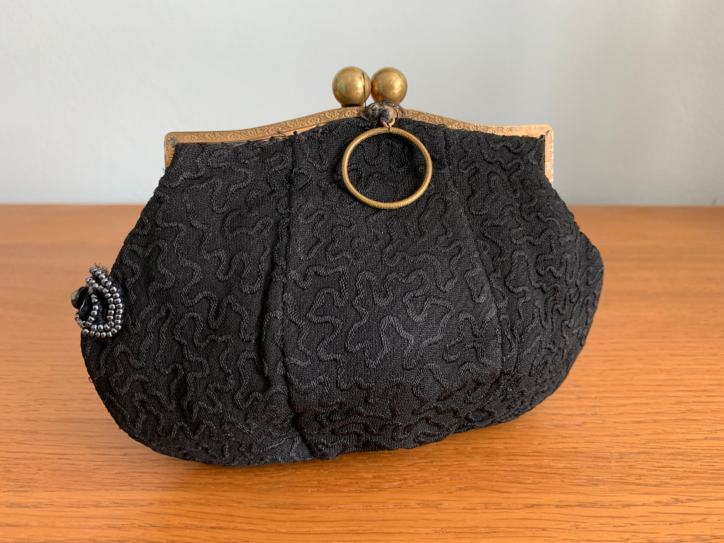 Vintage 1930s/1940s Beaded and Sequined Purse with Brass Frame – Floral Decoration