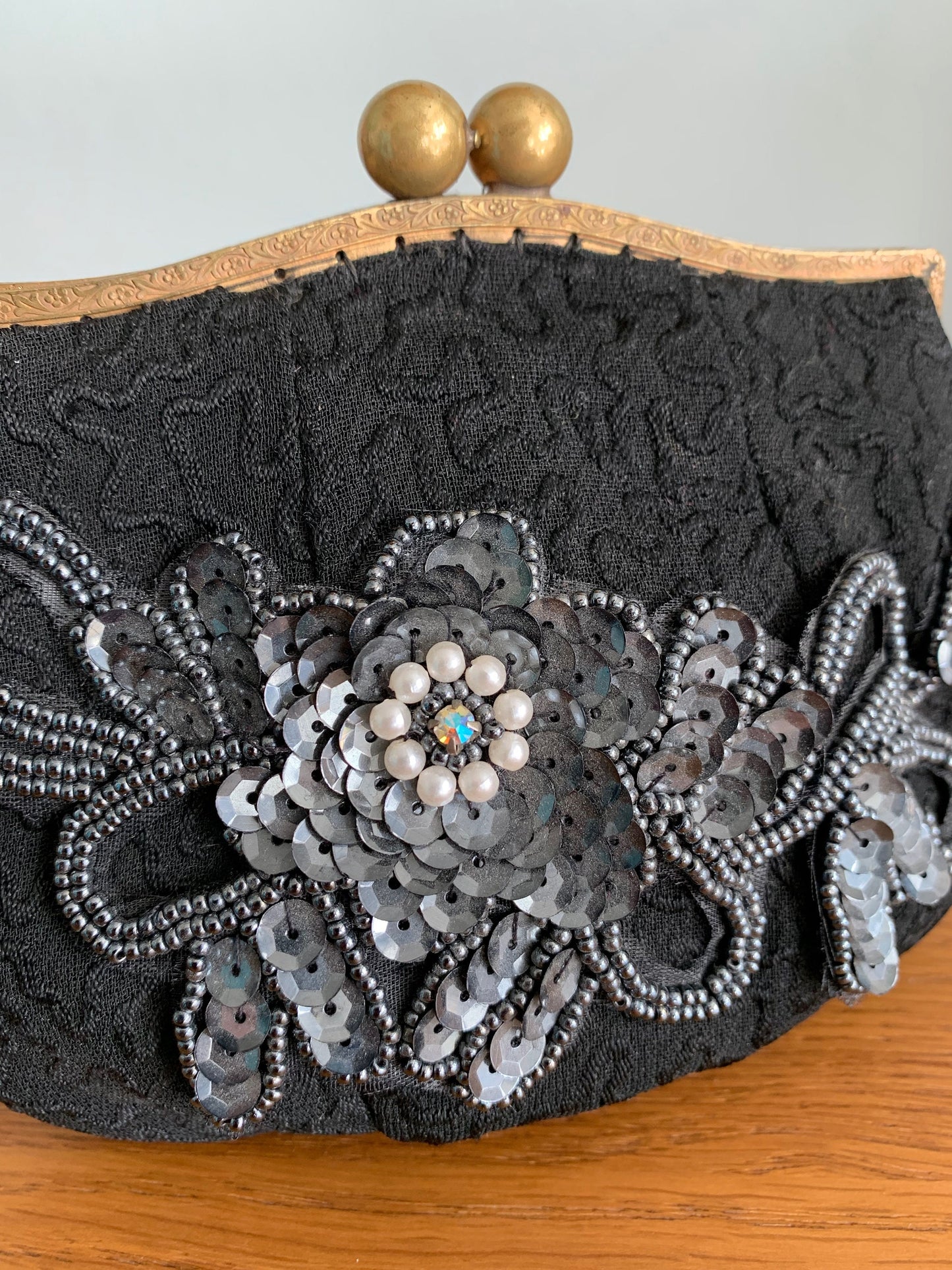 Vintage 1930s/1940s Beaded and Sequined Purse with Brass Frame – Floral Decoration