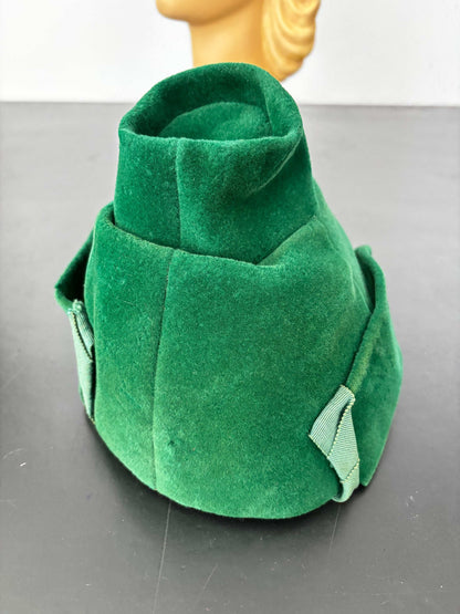 1940s Green Wool Felt Robin Hood Tilt Hat
