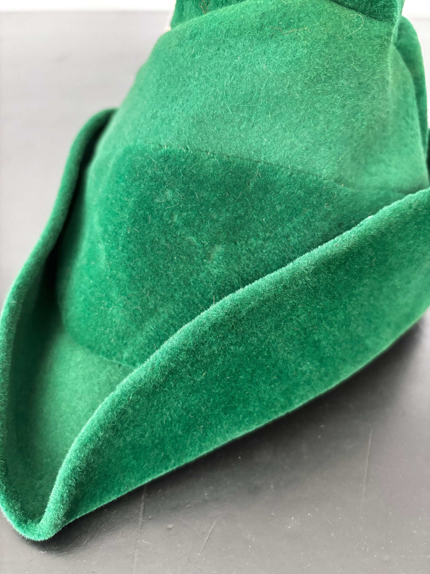 1940s Green Wool Felt Robin Hood Tilt Hat