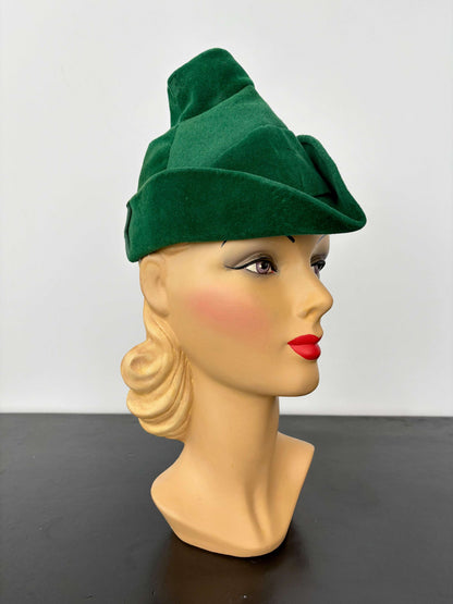 1940s Green Wool Felt Robin Hood Tilt Hat