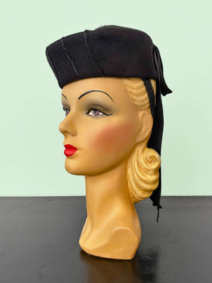1950s Carolin Paris New York Black Felt Hat With Satin Bow