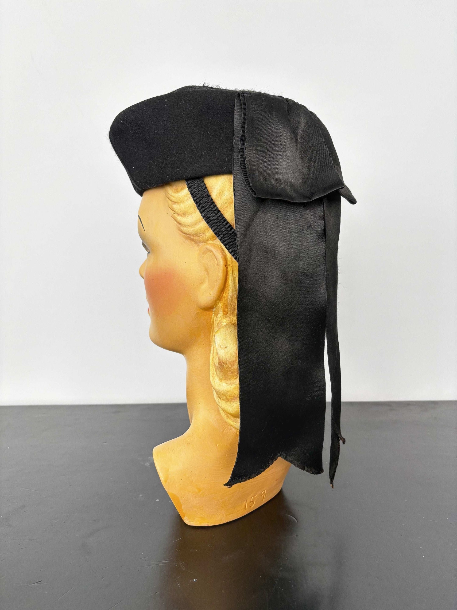 1950s Carolin Paris New York Black Felt Hat With Satin Bow