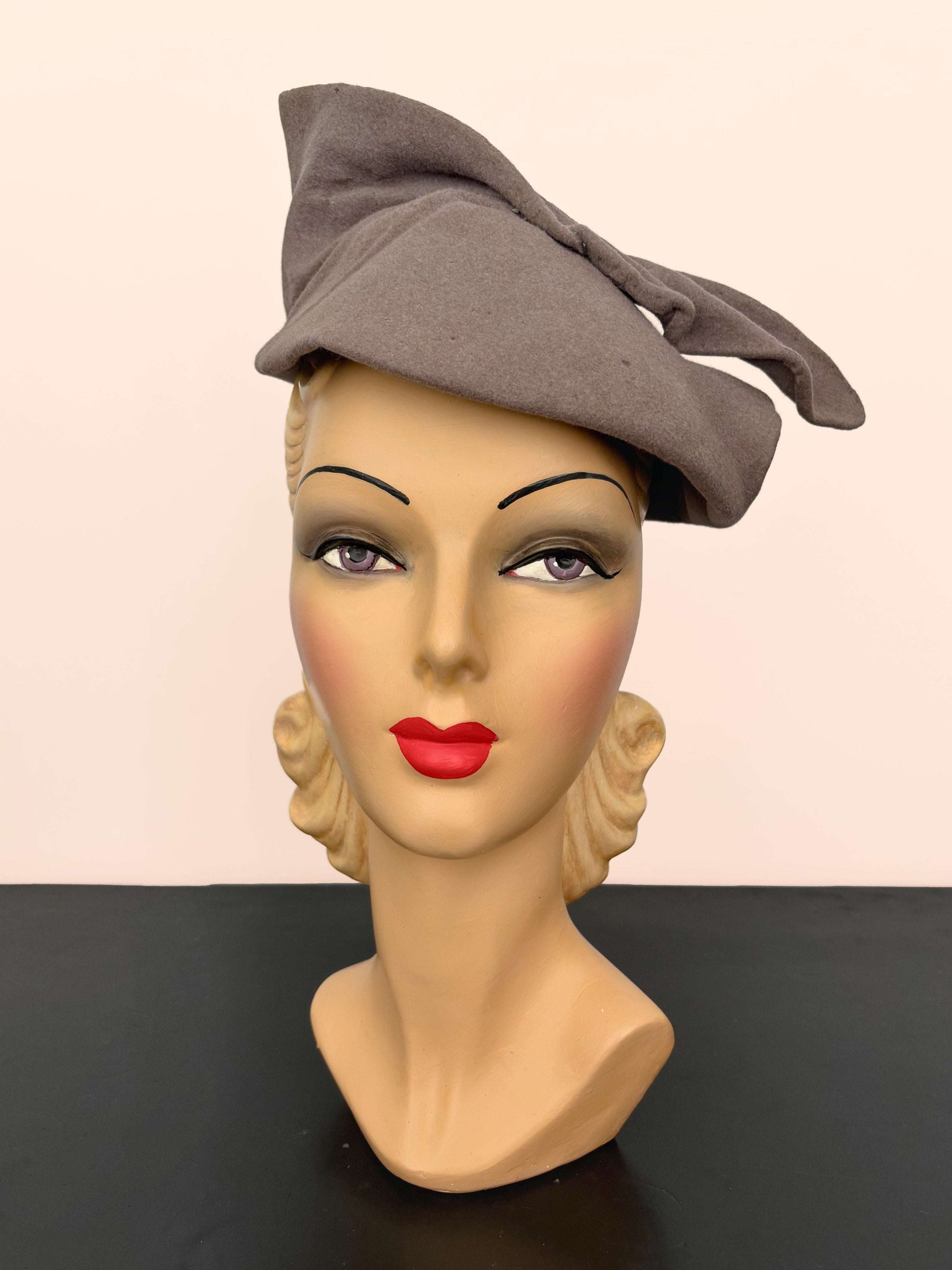 1940s Taupe Felt Sculpted Hat Deadstock