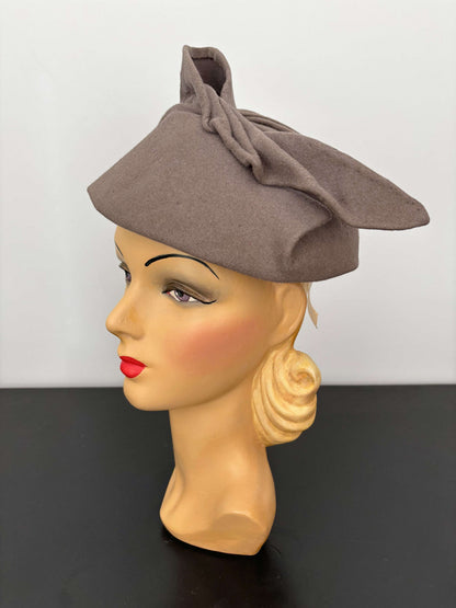 1940s Taupe Felt Sculpted Hat Deadstock