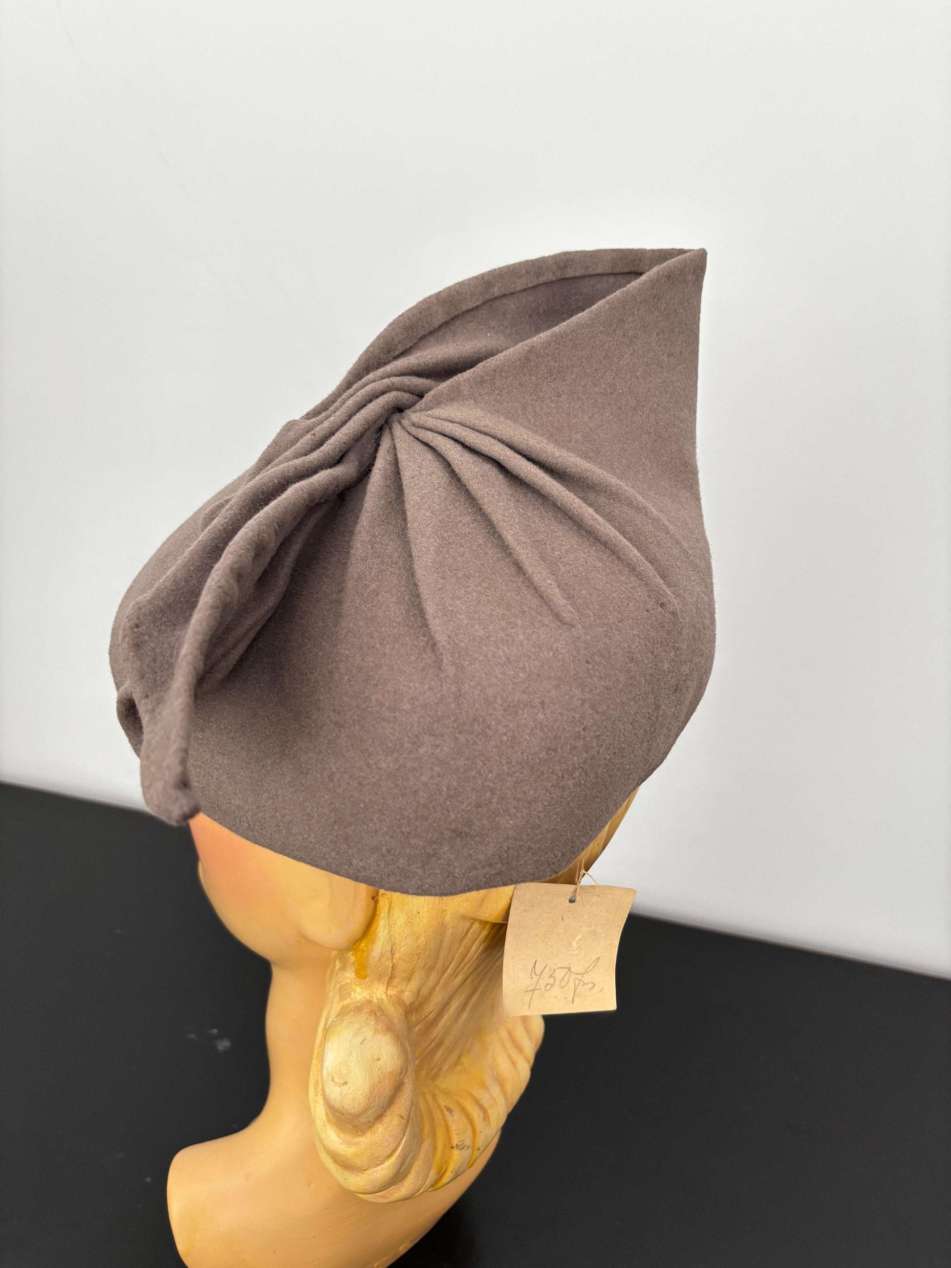 1940s Taupe Felt Sculpted Hat Deadstock