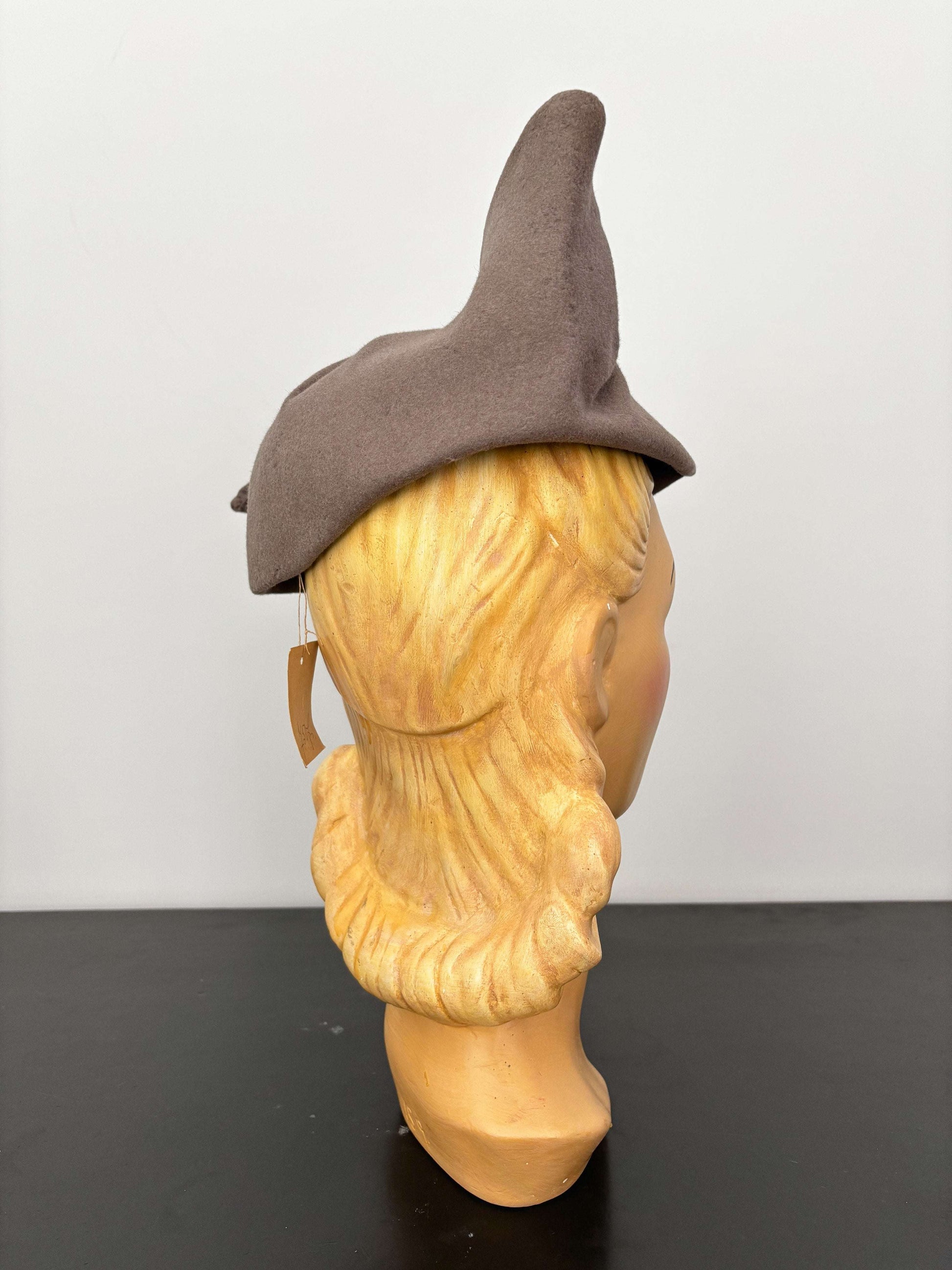 1940s Taupe Felt Sculpted Hat Deadstock