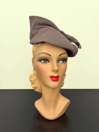 1940s Taupe Felt Sculpted Hat Deadstock