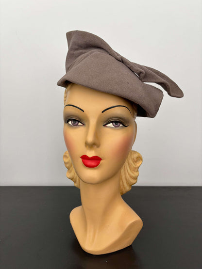 1940s Taupe Felt Sculpted Hat Deadstock