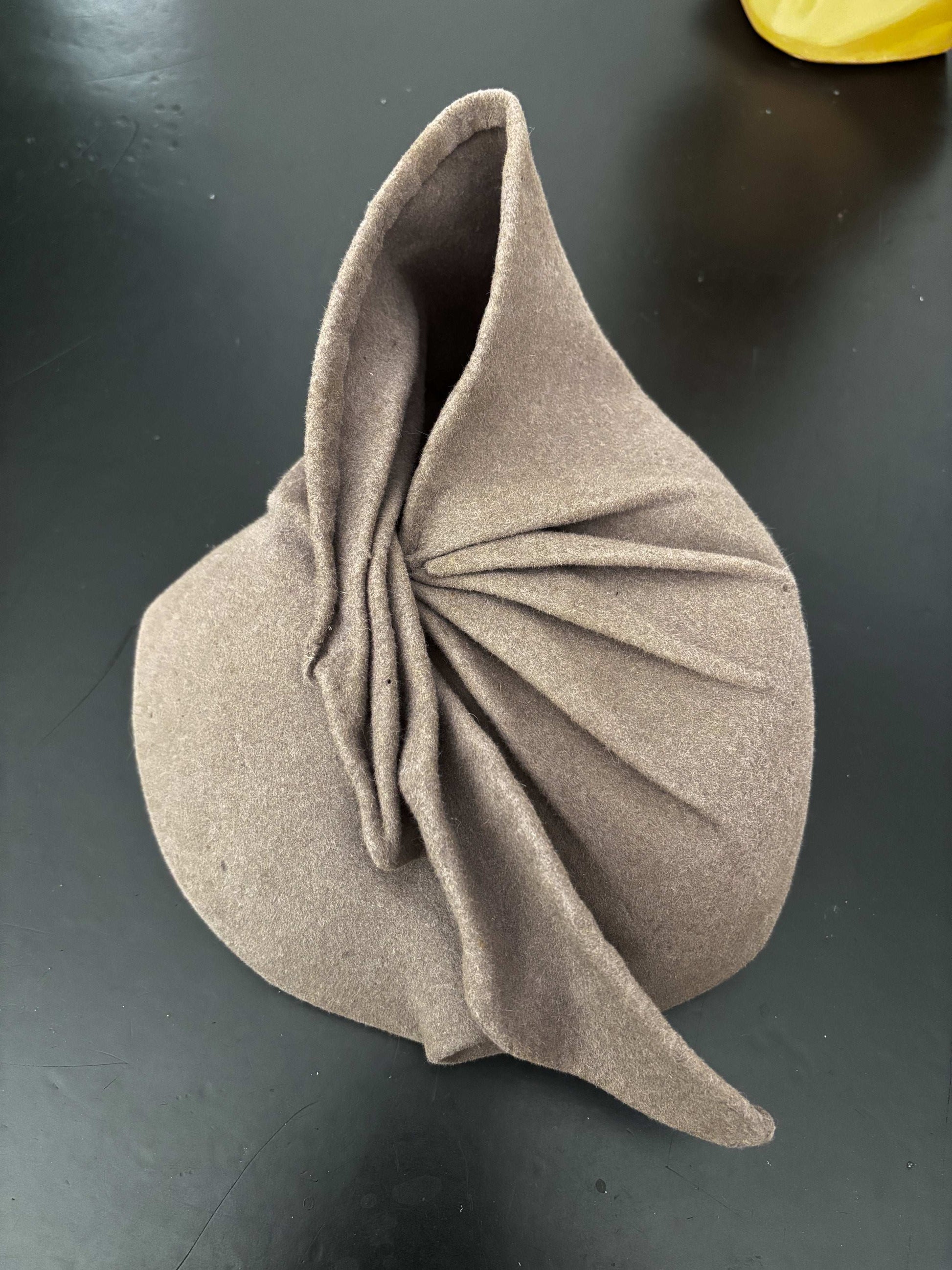 1940s Taupe Felt Sculpted Hat Deadstock