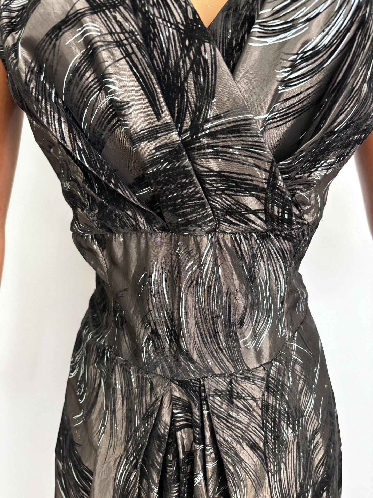 M | 1950s Grey Taffeta Evening Dress with Flock Print