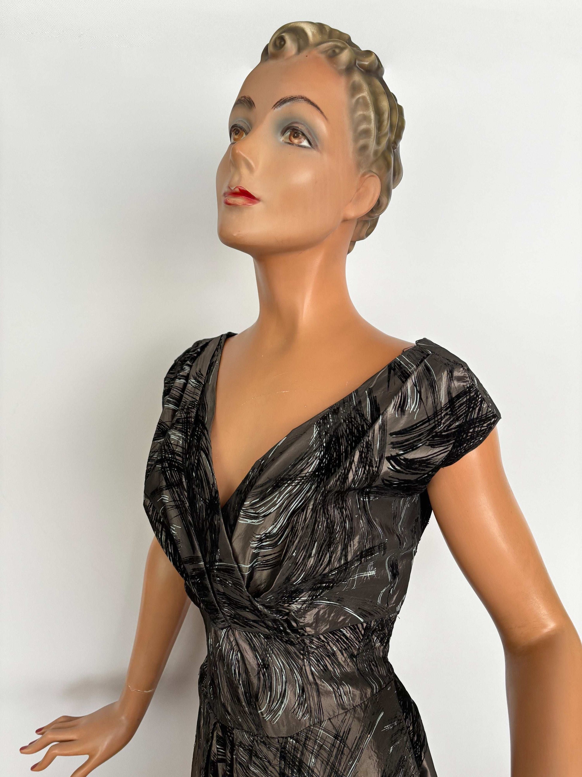 M | 1950s Grey Taffeta Evening Dress with Flock Print