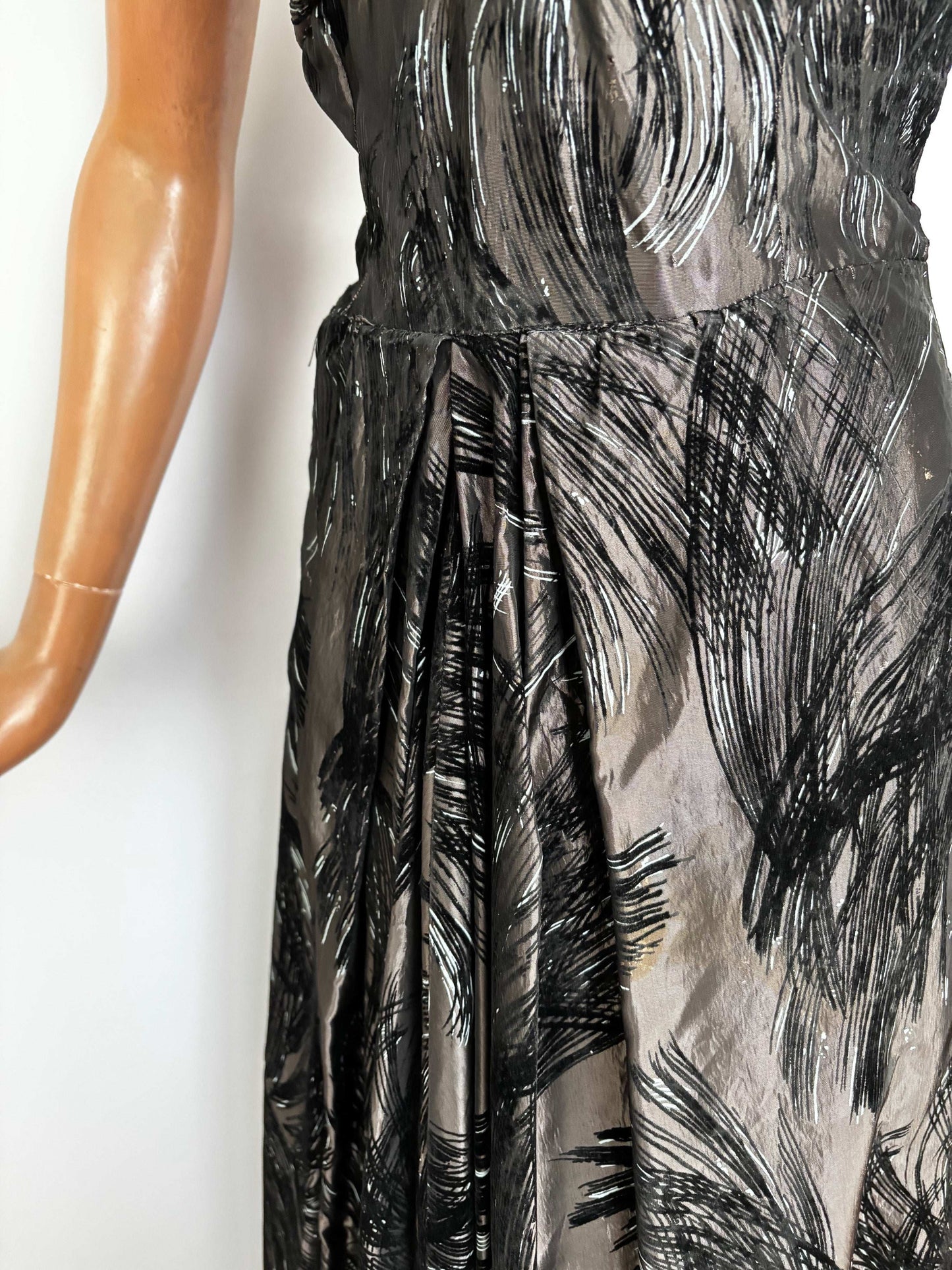 M | 1950s Grey Taffeta Evening Dress with Flock Print