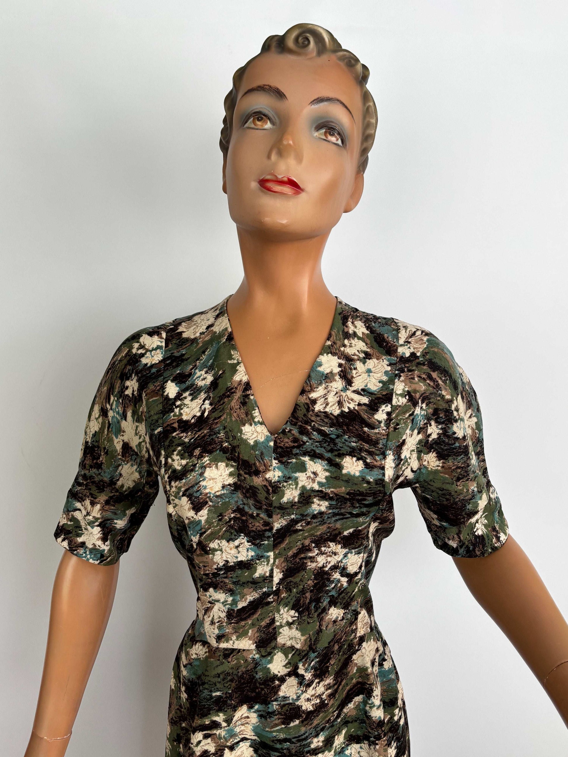 L | 1950s Wool Dress in Green, Brown and Cream Floral Pattern