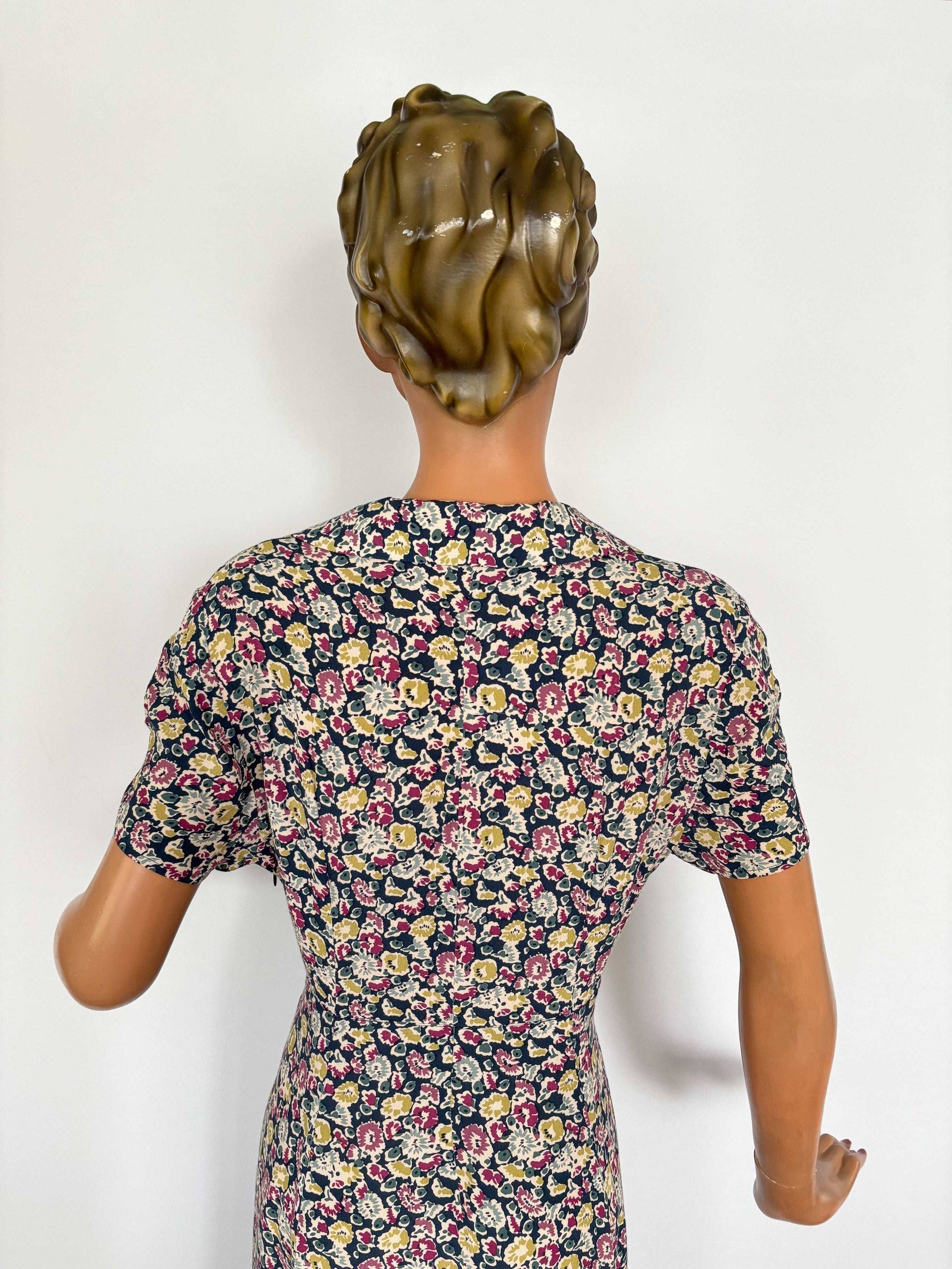 XL | 1940s Crepe Dress With Floral Print