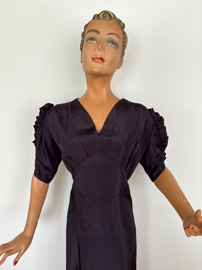 XL | Late 1930s Evening Dress With Ruched Sleeves
