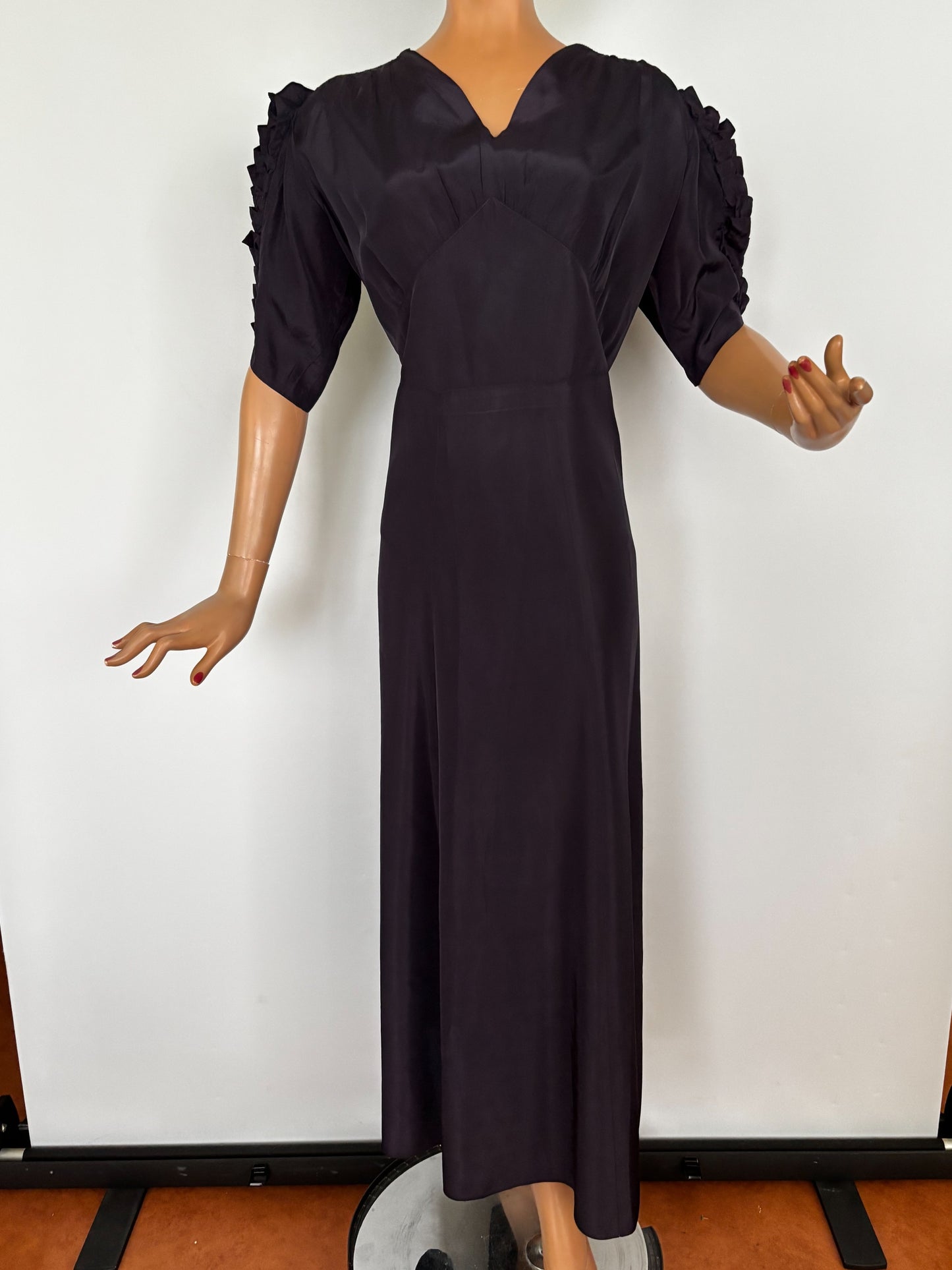 XL | Late 1930s Evening Dress With Ruched Sleeves