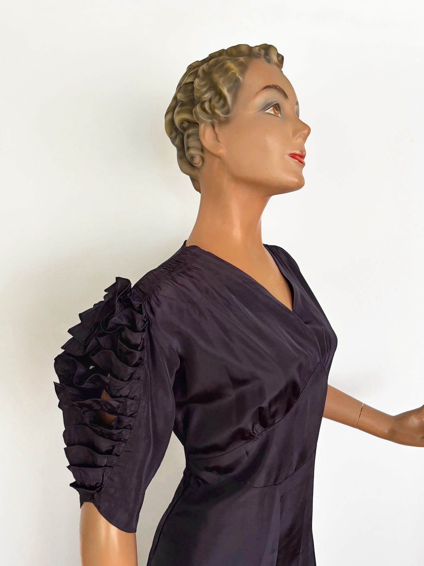 XL | Late 1930s Evening Dress With Ruched Sleeves