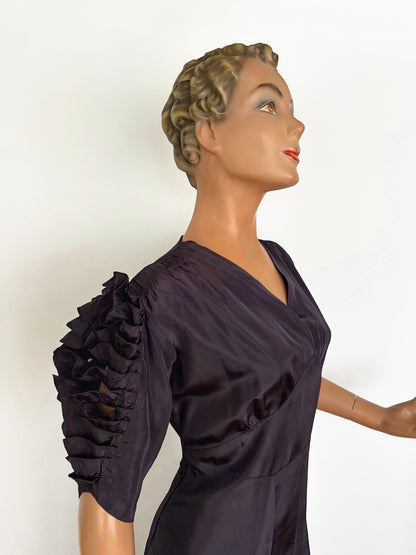 XL | Late 1930s Evening Dress With Ruched Sleeves